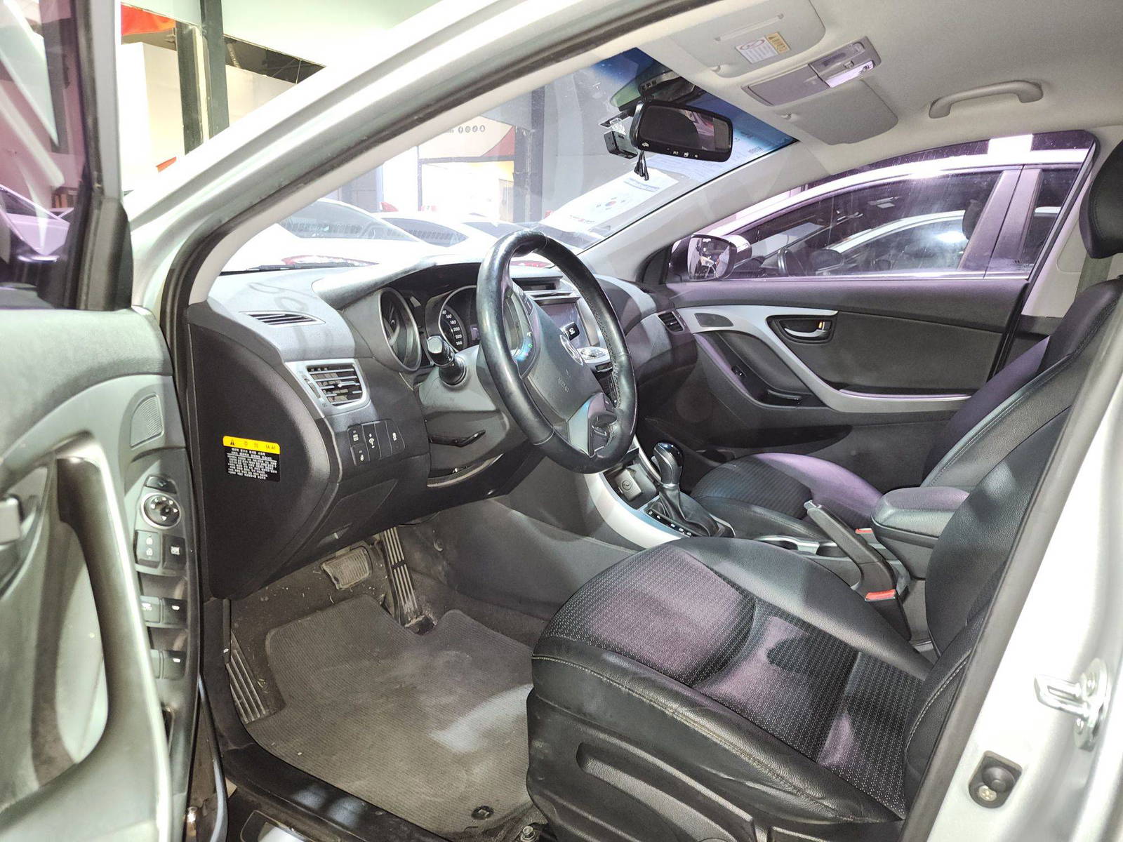 2014 HYUNDAI AVANTE — 148672 KM — Lot 006865 — Al Quoz - Marhaba Auctions Used Cars - Image 9