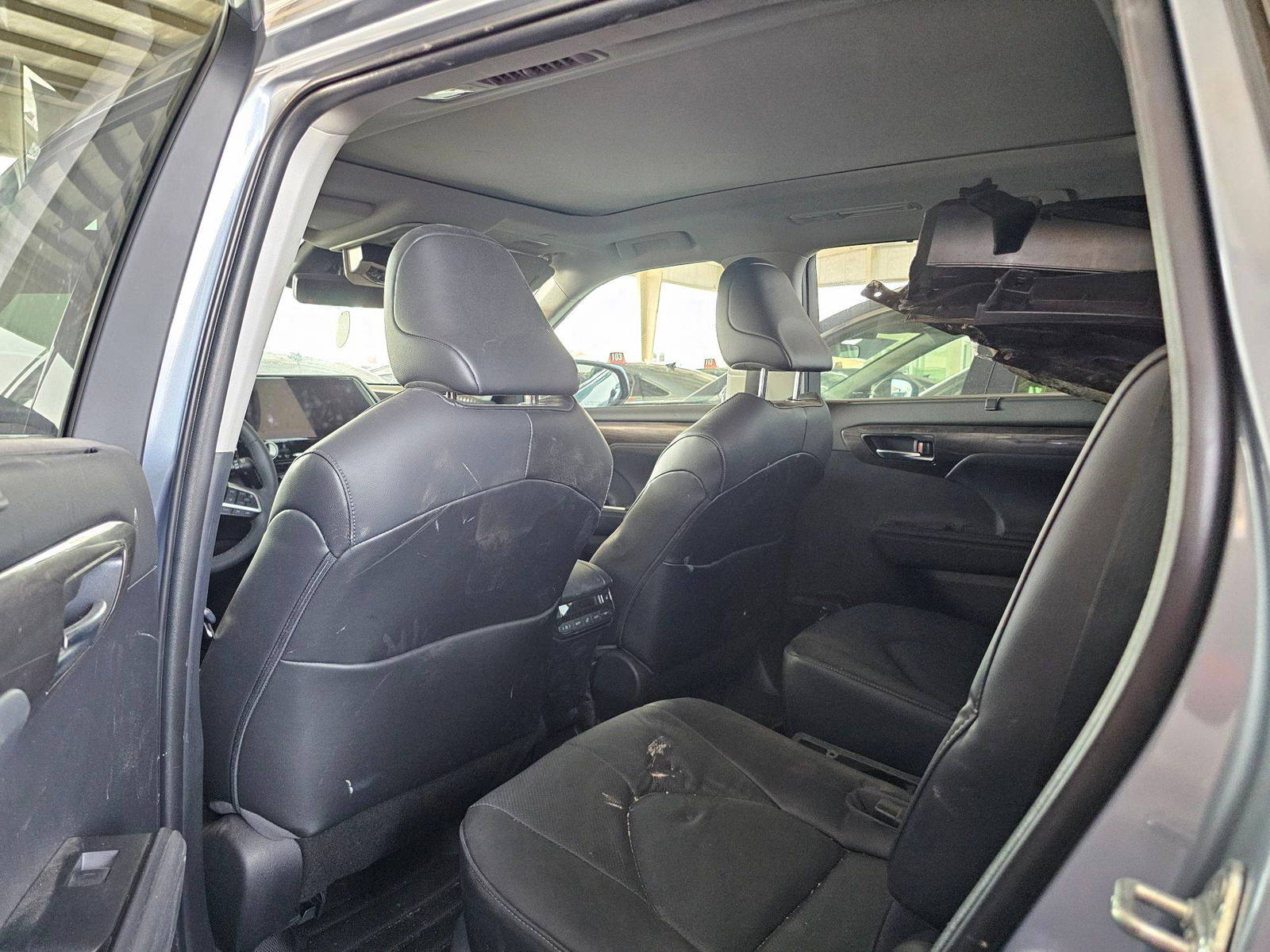 2023 TOYOTA HIGHLANDER — 29307 Miles — Lot 42200763 — Main - Marhaba Auctions Used Cars - Image 6