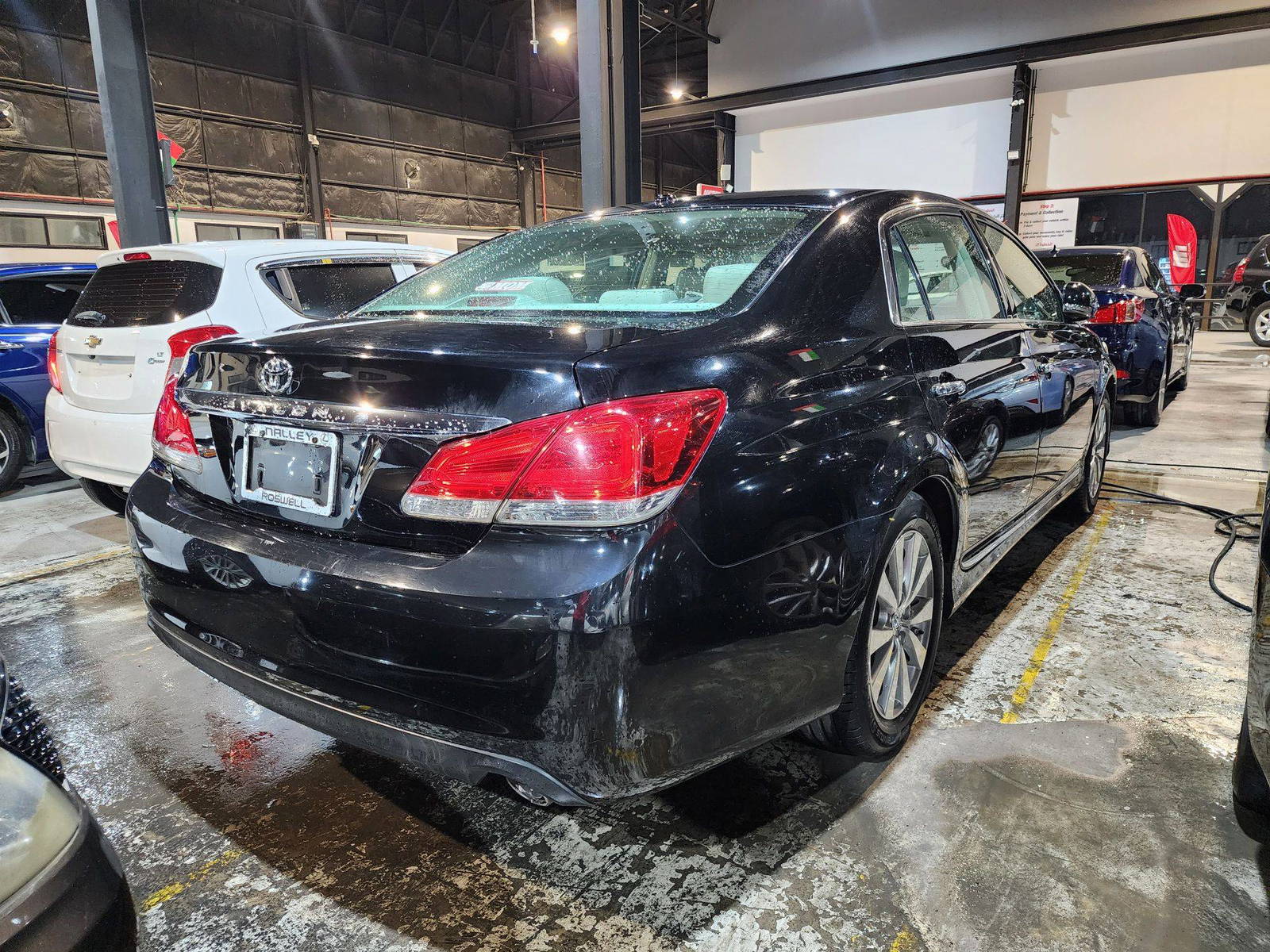 2011 TOYOTA AVALON — 253763 Miles — Lot 404044 — Al Quoz - Marhaba Auctions Used Cars - Image 4