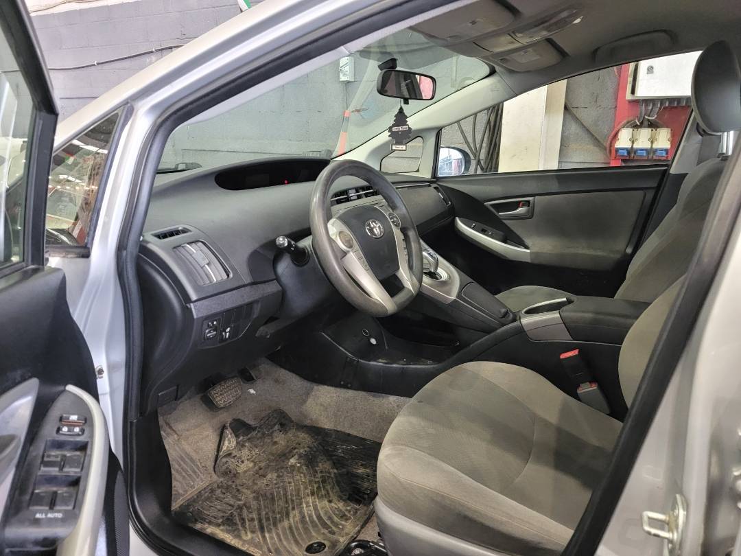 2014 TOYOTA PRIUS — 193277 Miles — Lot E1767555 — Main - Marhaba Auctions Used Cars - Image 6