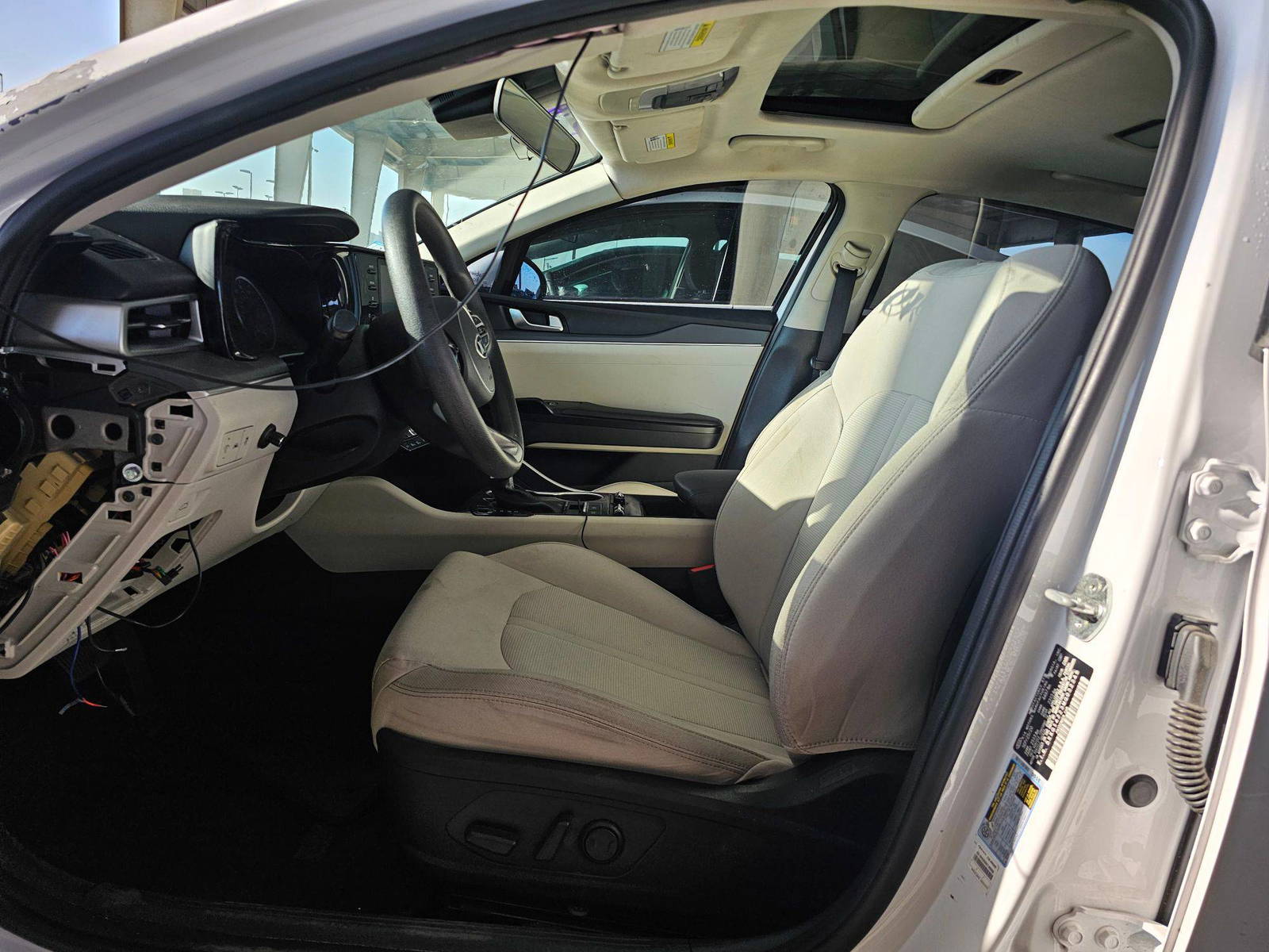 2021 KIA K5 — 102081 Miles — Lot G032349 — Souq - Marhaba Auctions Used Cars - Image 10