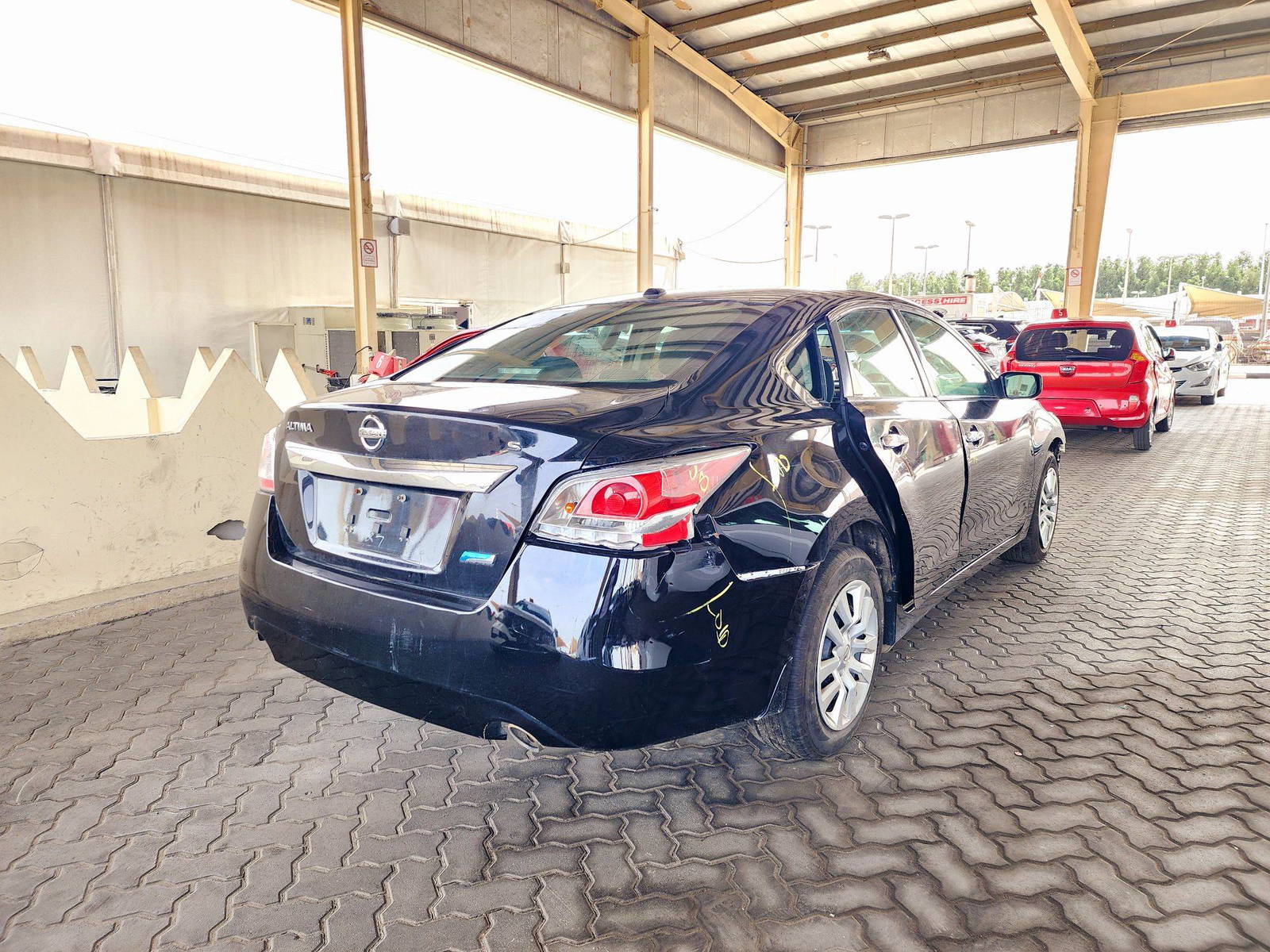 2015 NISSAN ALTIMA — 181558 KM — Lot 24164 — Souq - Marhaba Auctions Used Cars - Image 3
