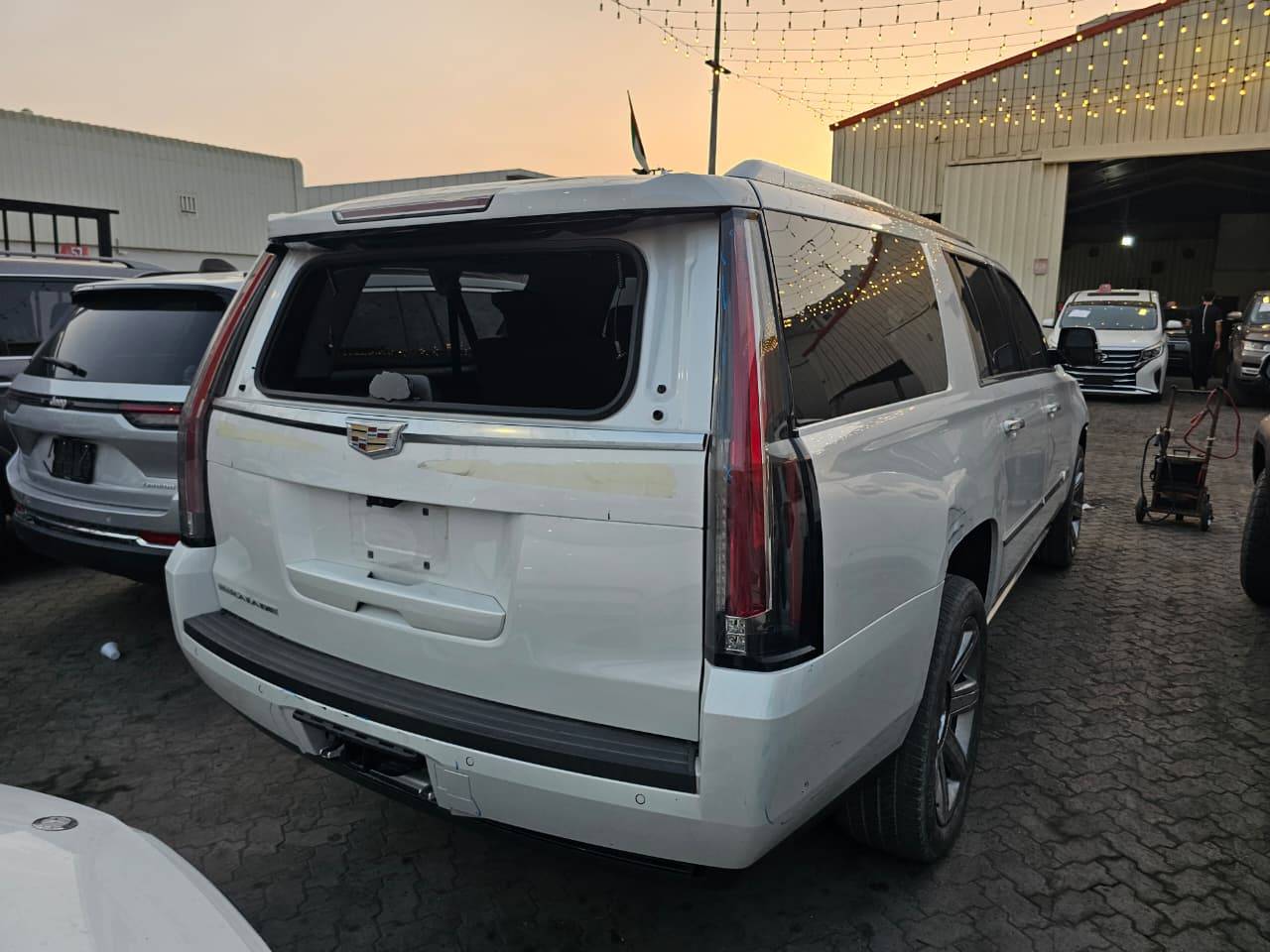 CADILLAC ESCALADE ESV PREMIUM LUXURY 2019 - Marhaba Auction Used Cars - Image 6