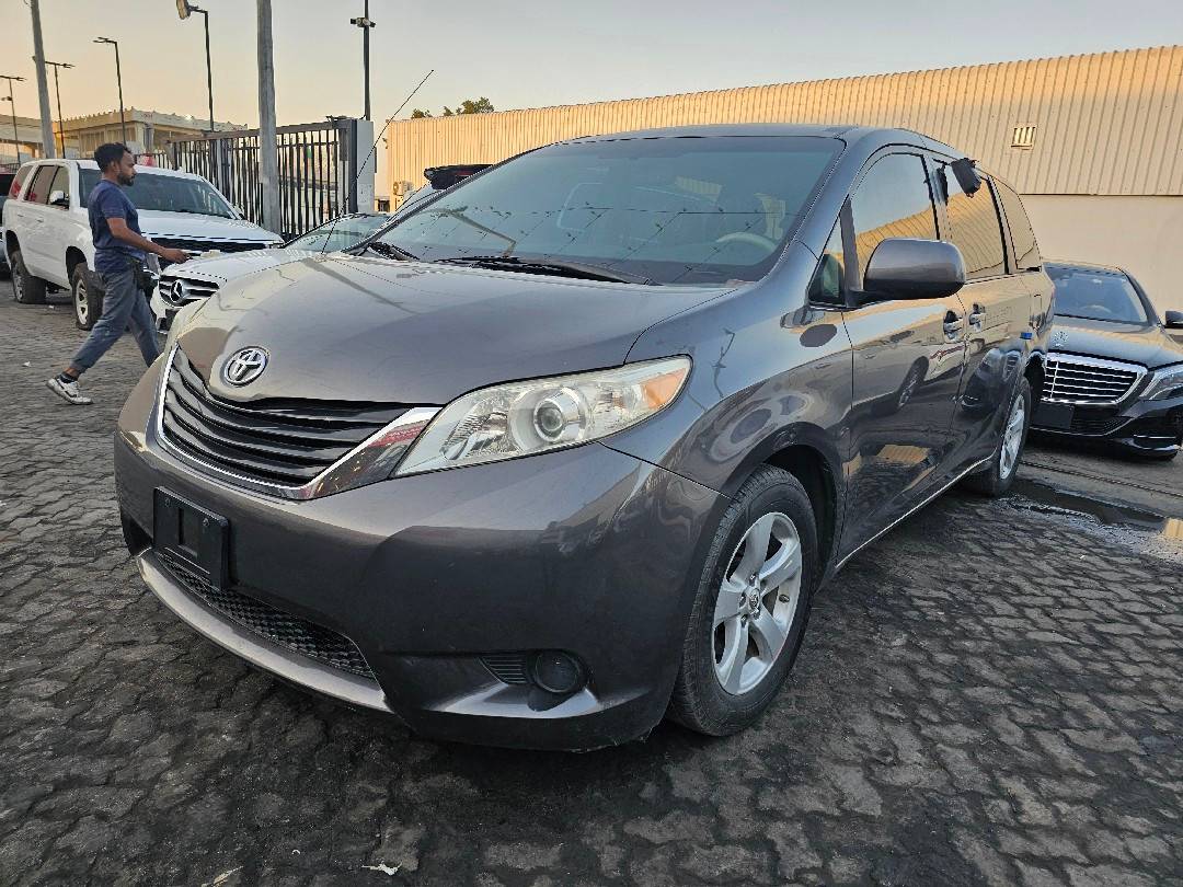 TOYOTA SIENNA