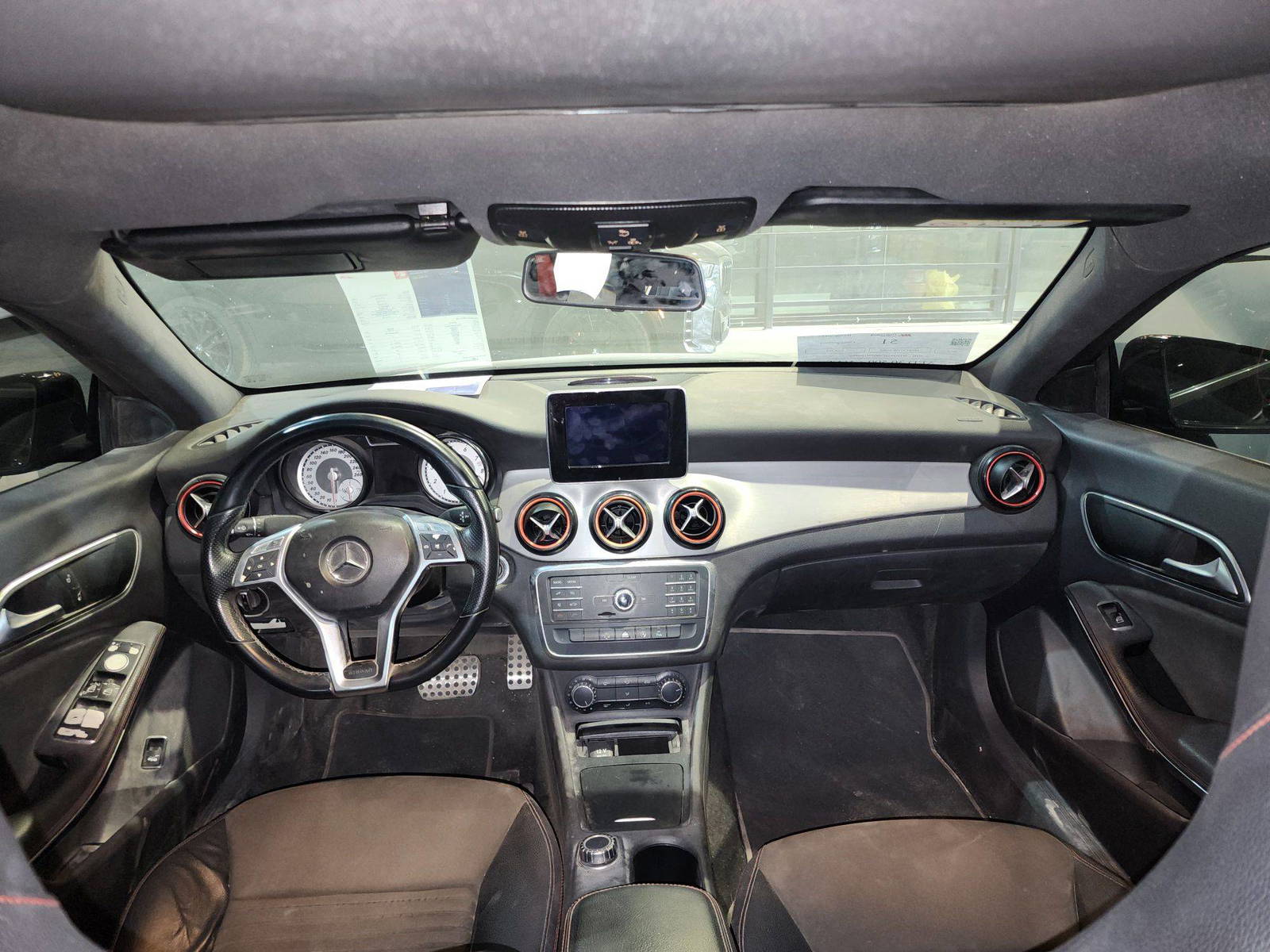 2015 MERCEDES BENZ CLA 250 — 170111 KM — Lot N196950 — Al Quoz - Marhaba Auctions Used Cars - Image 9