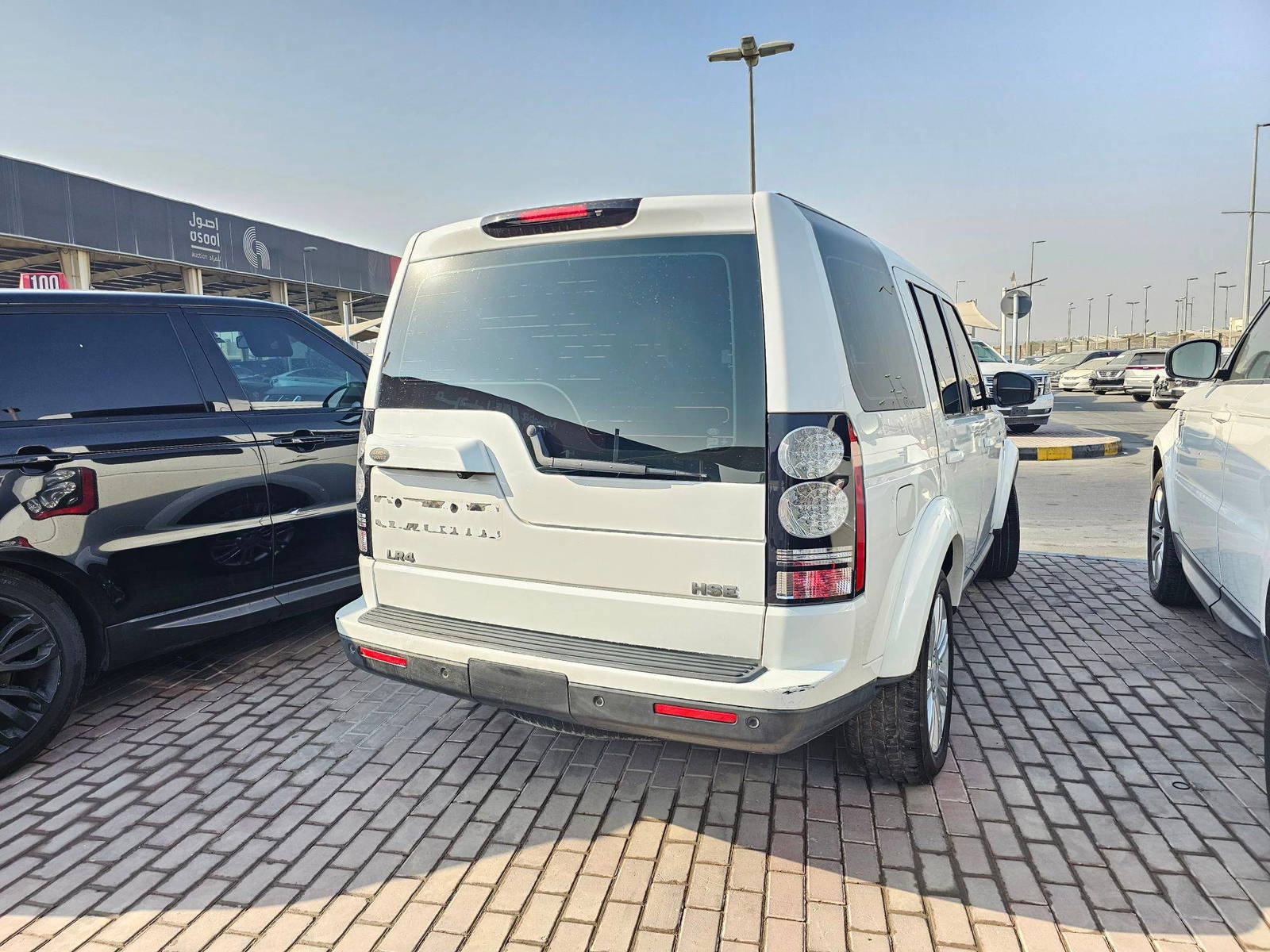 2015 LAND ROVER LR4 HSE LUXURY — 254956 KM — Lot AV6FA774875 — Souq - Marhaba Auctions Used Cars - Image 3