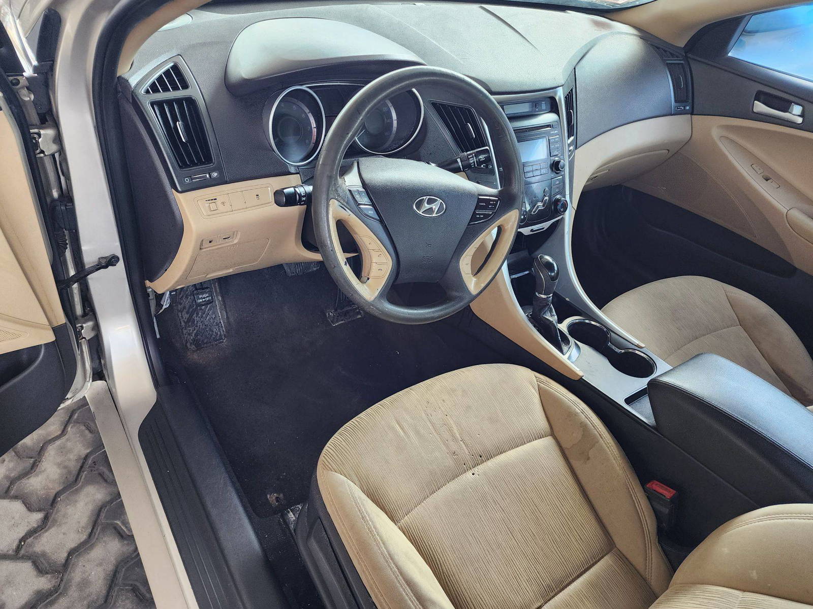 2011 HYUNDAI SONATA — 224182 Miles — Lot 74757463 - Marhaba Auctions Used Cars - Image 9