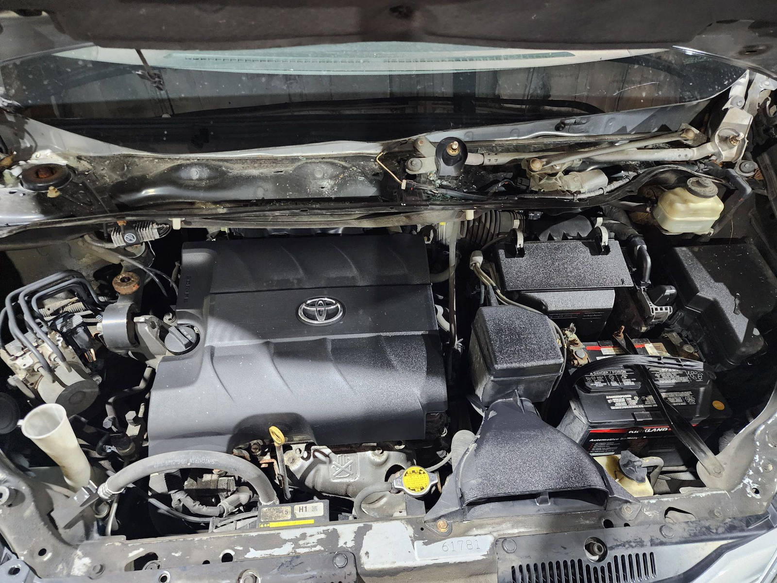 2015 TOYOTA SIENNA — 331212 KM — Lot 69385 — Main - Marhaba Auctions Used Cars - Image 12