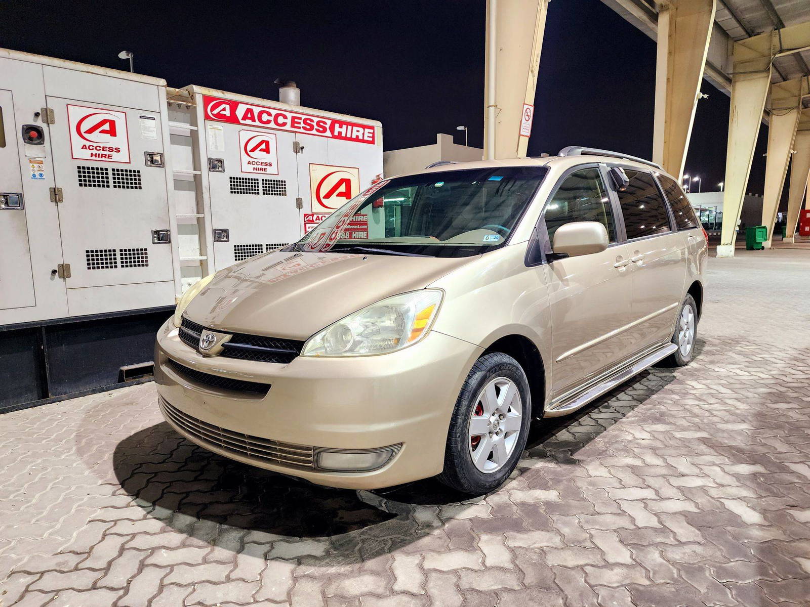 2004 TOYOTA SIENNA — 241372 Miles — Lot S019721 — Souq - Marhaba Auctions Used Cars - Image 5