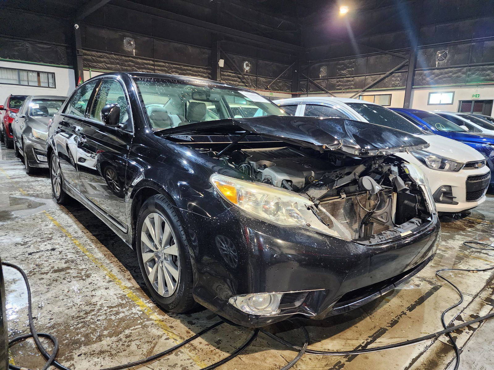 2011 TOYOTA AVALON — 253763 Miles — Lot 404044 — Al Quoz - Marhaba Auctions Used Cars - Image 5