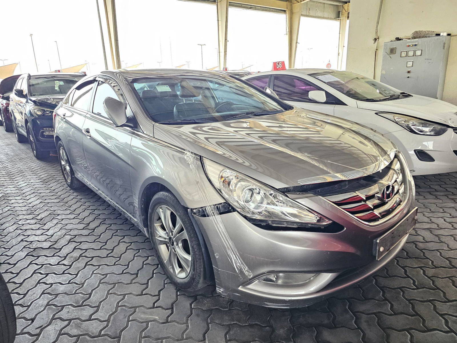 2010 HYUNDAI SONATA — 204778 KM — Lot 029542 — Souq - Marhaba Auctions Used Cars - Image 4