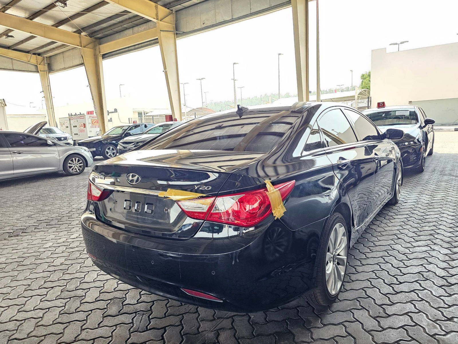 2010 HYUNDAI SONATA — 174903 KM — Lot 019395 — Souq - Marhaba Auctions Used Cars - Image 3