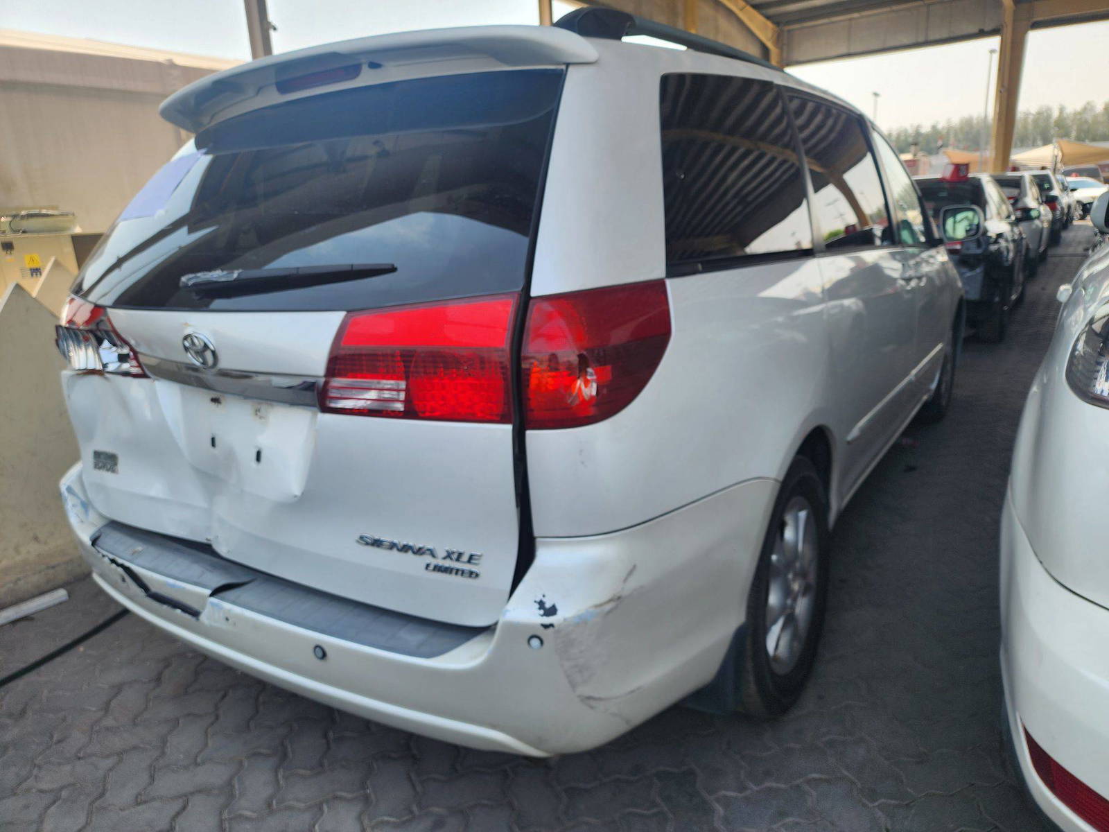 2005 TOYOTA SIENNA — 228787 Miles — Lot 38495990 — Souq - Marhaba Auctions Used Cars - Image 5
