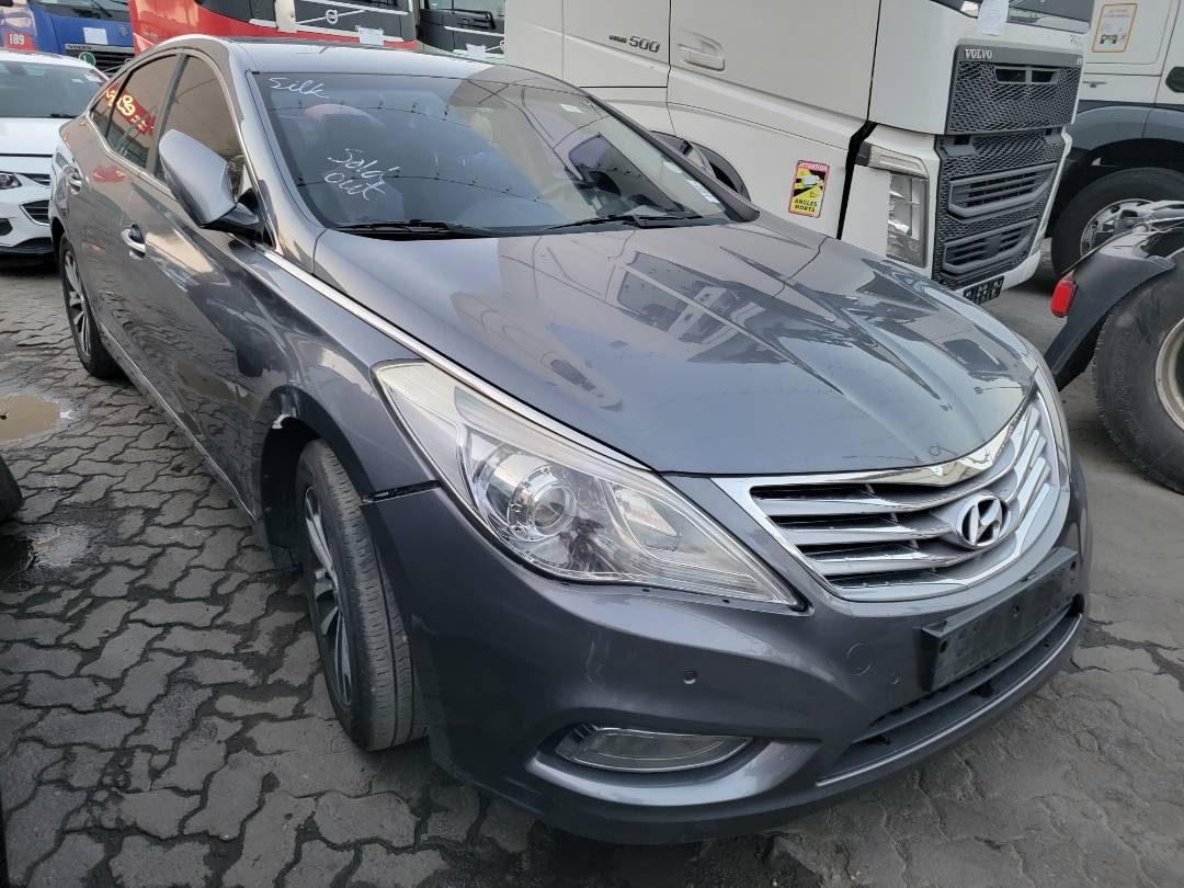 2011 HYUNDAI GRANDEUR — 238136 KM — Lot 064737 — Main - Marhaba Auctions Used Cars - Image 4
