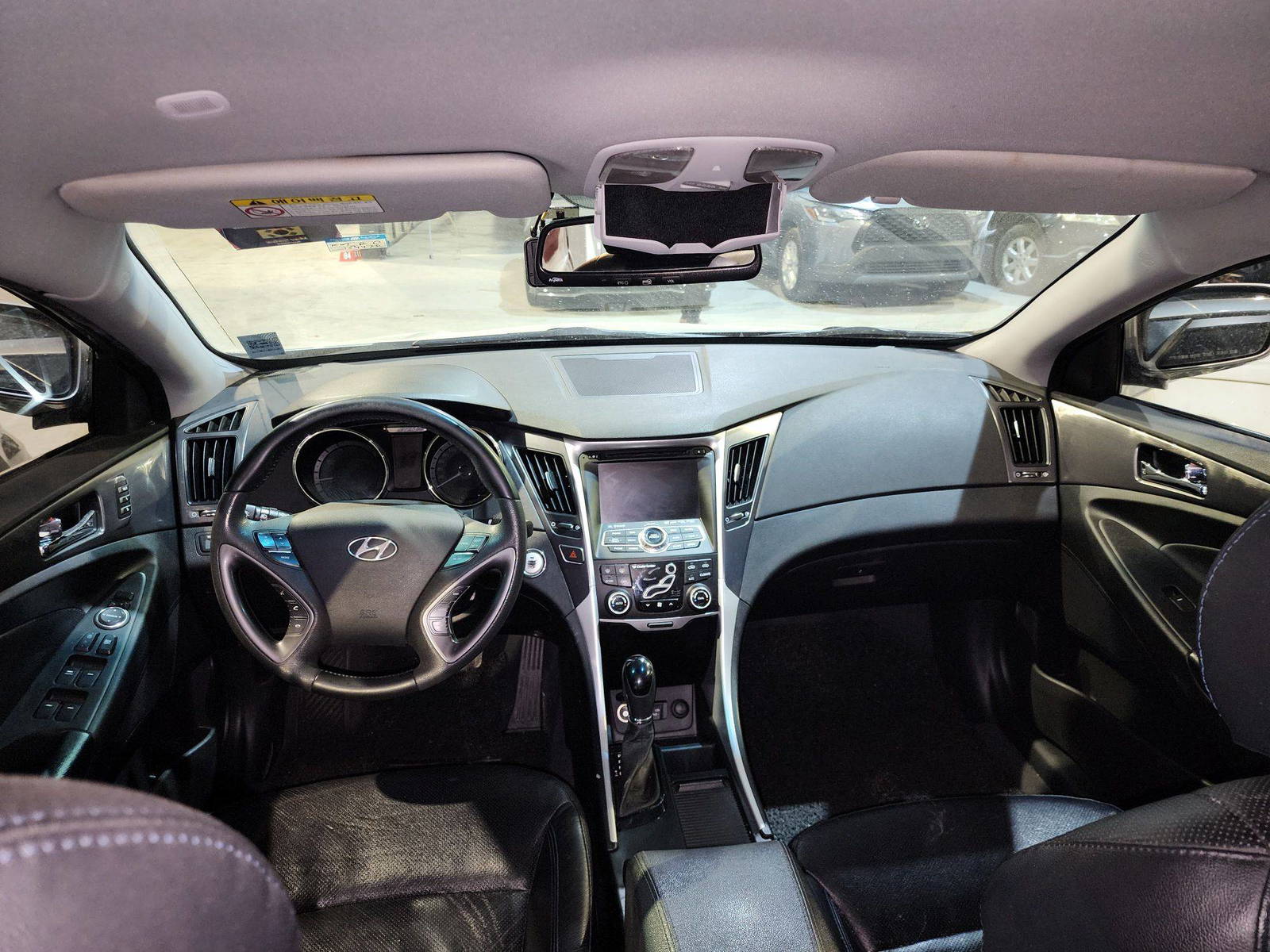 2012 HYUNDAI SONATA — 154472 KM — Lot 10936 — Al Quoz - Marhaba Auctions Used Cars - Image 8