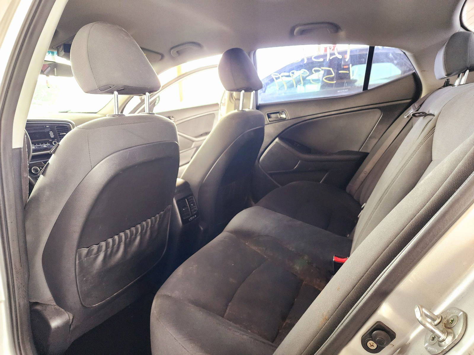 2015 KIA OPTIMA — 131023 KM — Lot 539979 — Souq - Marhaba Auctions Used Cars - Image 6