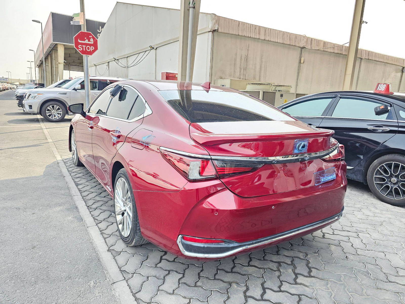 2020 LEXUS ES 300H — 23950 KM — Lot 1LU008741 — Souq - Marhaba Auctions Used Cars - Image 5