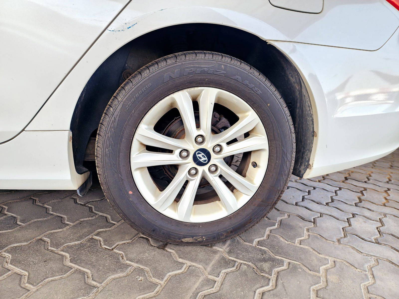 2010 HYUNDAI SONATA — 90930 KM — Lot 100255 — Souq - Marhaba Auctions Used Cars - Image 10
