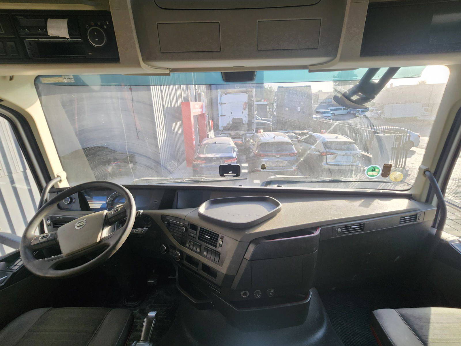 VOLVO FH-Series 2015 - Marhaba Auction Used Cars - Image 6