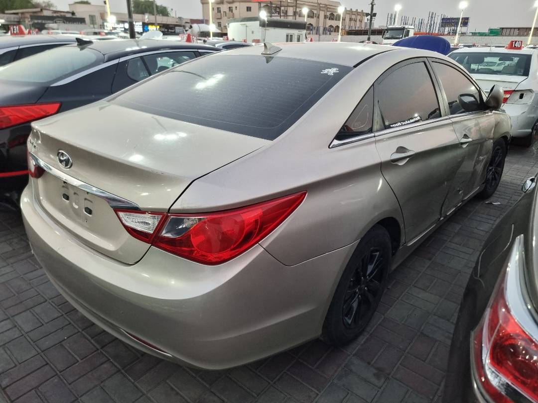 2012 HYUNDAI SONATA — 198009 Miles — Lot 27391 — Souq - Marhaba Auctions Used Cars - Image 4