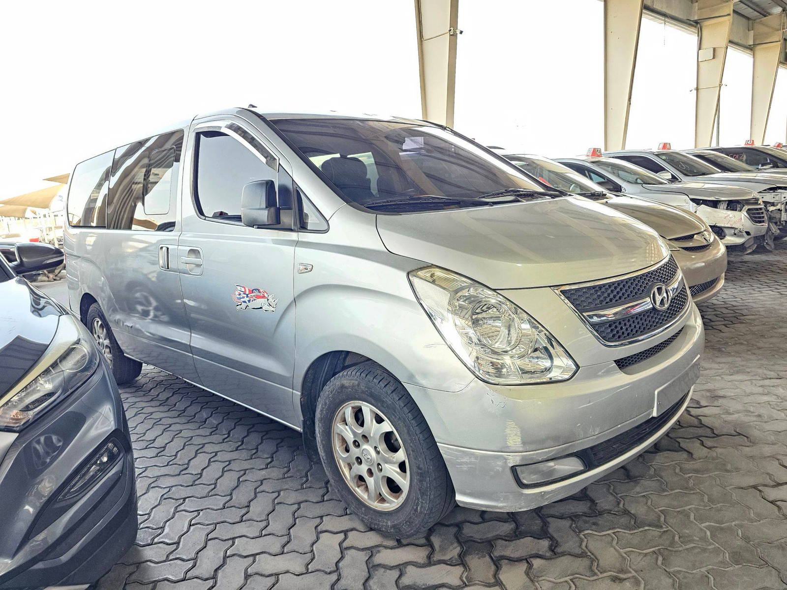2010 HYUNDAI GRAND STAREX — 262273 KM — Lot 202783 — Souq - Marhaba Auctions Used Cars - Image 4
