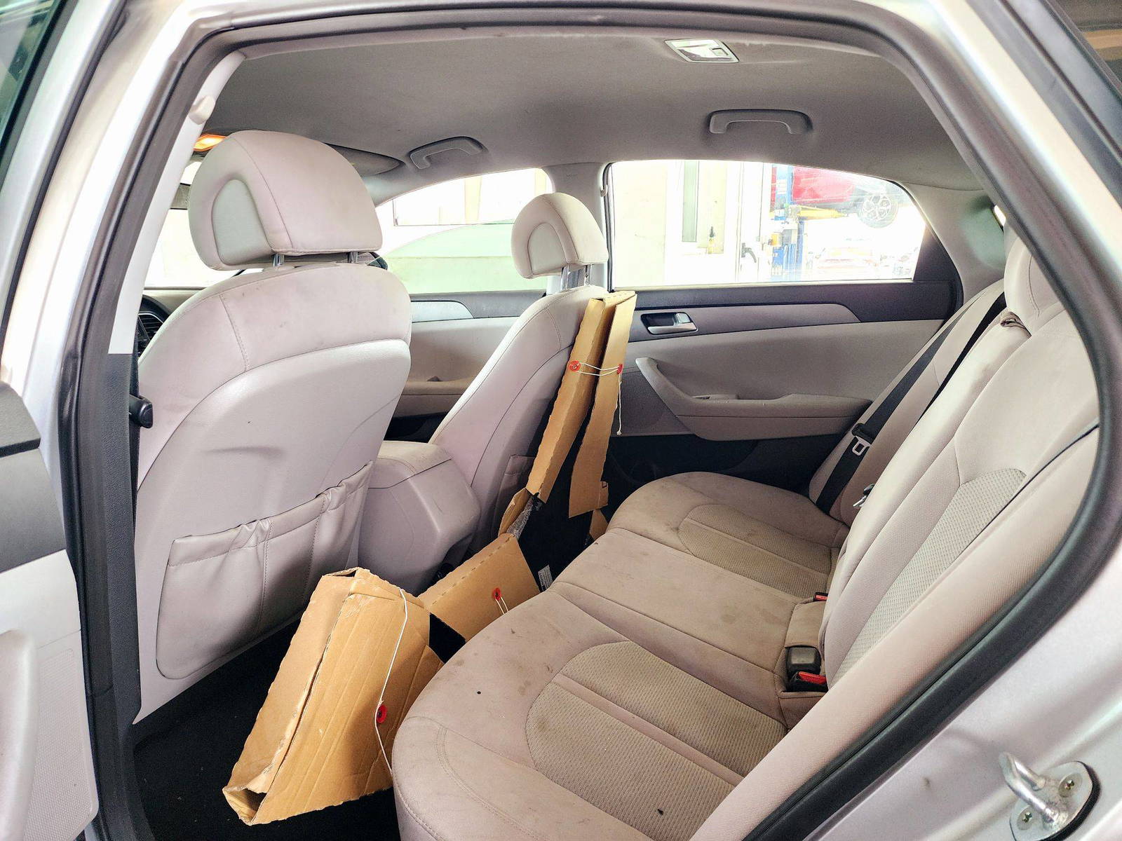 2015 HYUNDAI SONATA — 130630 Miles — Lot H075724 — Souq - Marhaba Auctions Used Cars - Image 6