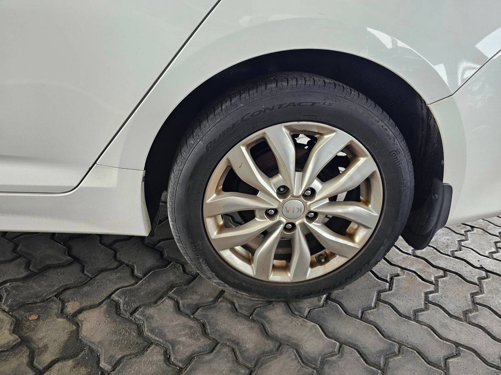 2015 KIA OPTIMA — 141841 Miles — Lot 50866575 — Souq - Marhaba Auctions Used Cars - Image 11