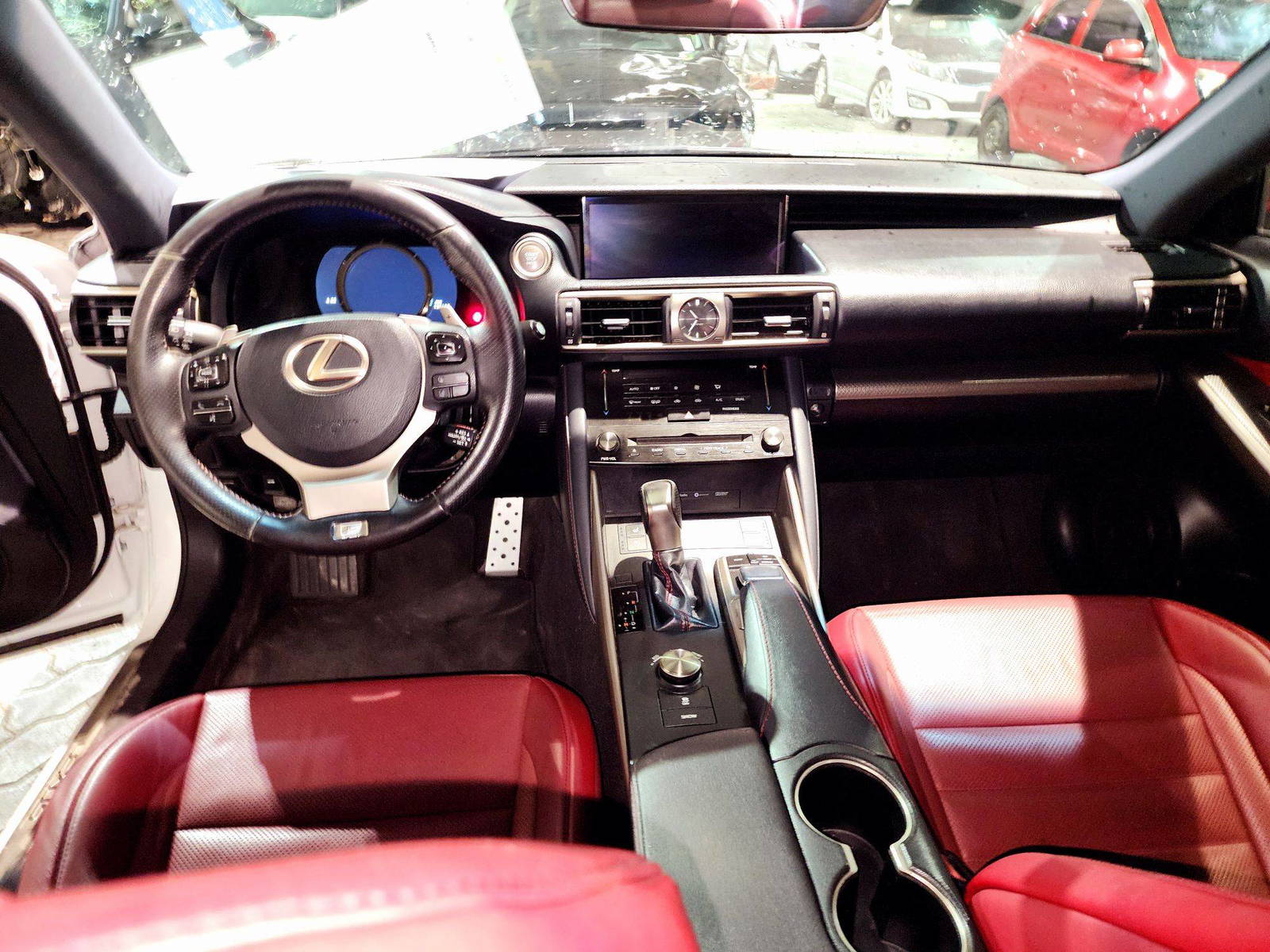 2018 LEXUS IS 300 — 135132 KM — Lot D27J5065017 — Souq - Marhaba Auctions Used Cars - Image 7