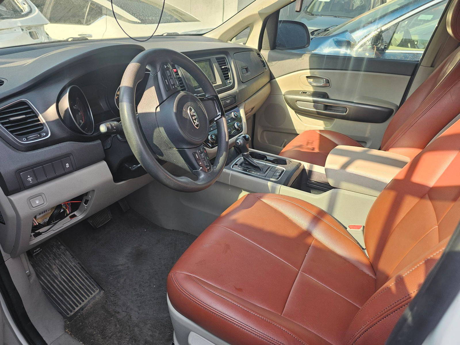 2015 KIA SEDONA — 162378 Miles — Lot F6080059 — Main - Marhaba Auctions Used Cars - Image 8