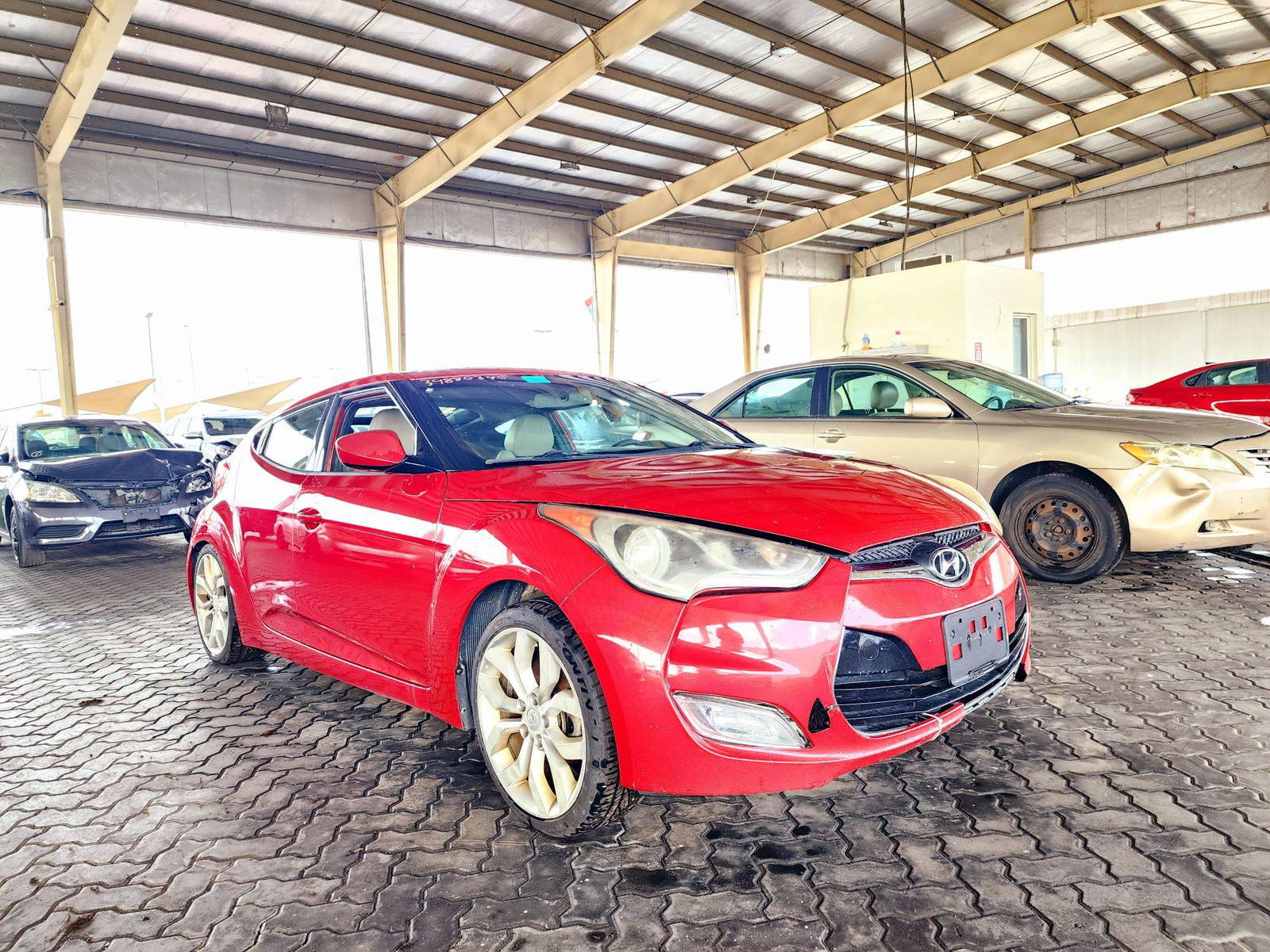 2013 HYUNDAI VELOSTER — 186619 Miles — Lot 39880345 — Souq - Marhaba Auctions Used Cars - Image 4