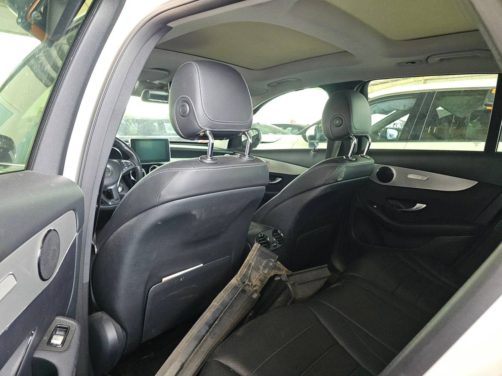 2019 MERCEDES BENZ GLC 350E — 107305 KM — Lot 517931 — Souq - Marhaba Auctions Used Cars - Image 6