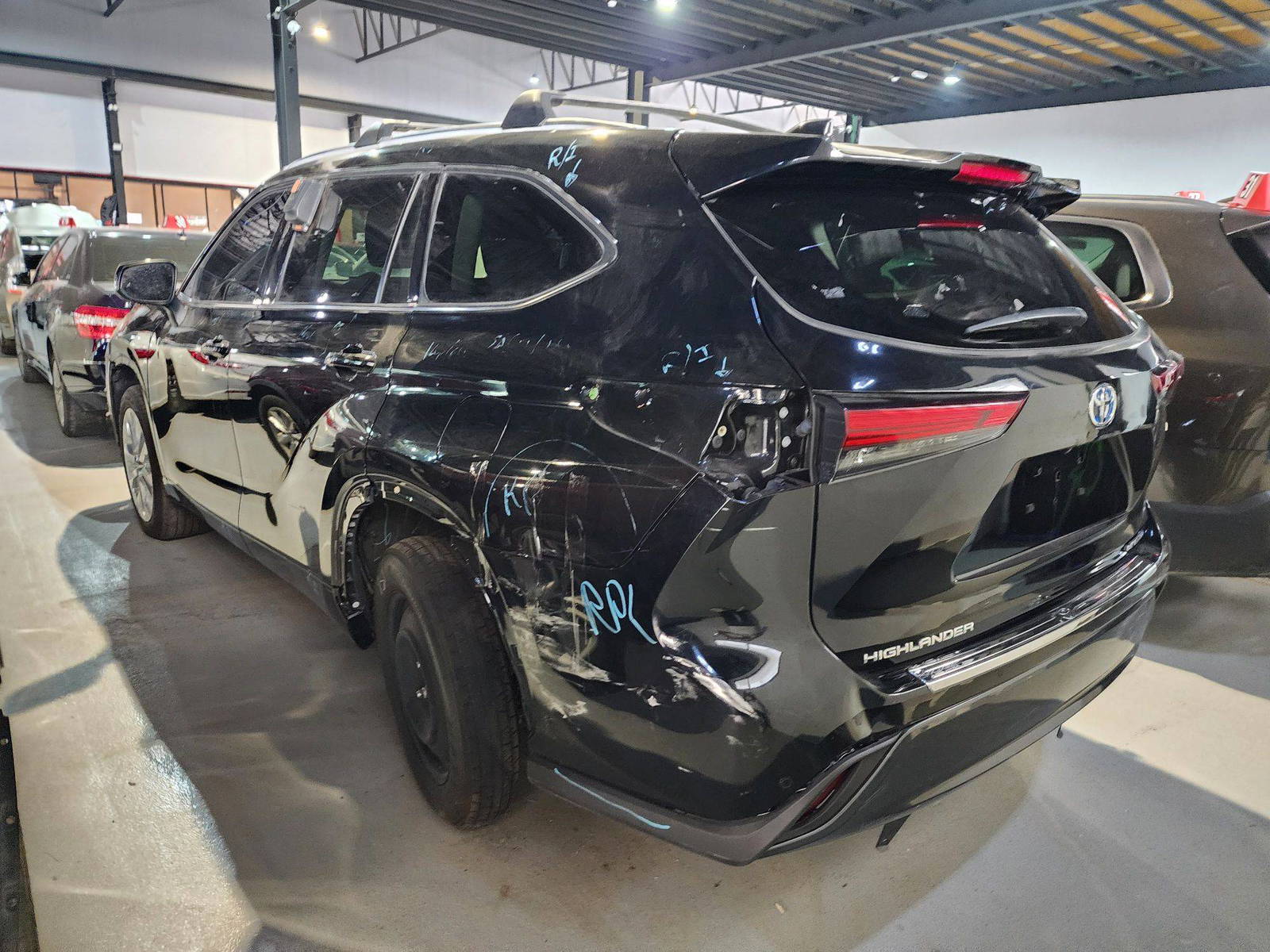 2023 TOYOTA HIGHLANDER — 11021 Miles — Lot 69798993 — Main - Marhaba Auctions Used Cars - Image 3