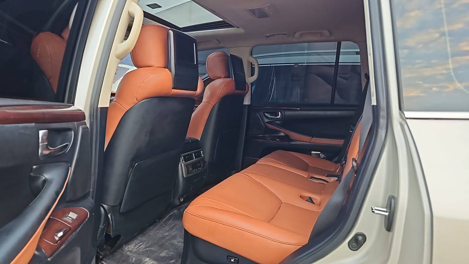 2014 LEXUS LX 570 — 162543 KM — Lot 4150468 — Souq - Marhaba Auctions Used Cars - Image 10