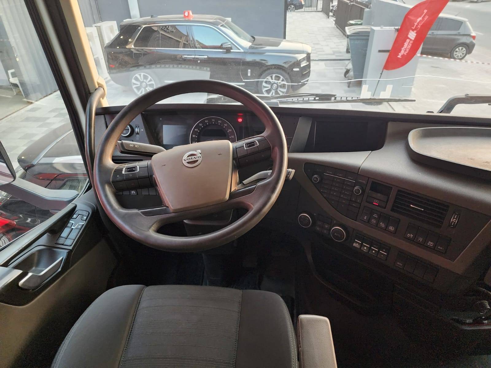 2016 VOLVO FH-Series — 1054393 KM — Lot 48354 — Al Quoz - Marhaba Auctions Used Cars - Image 7
