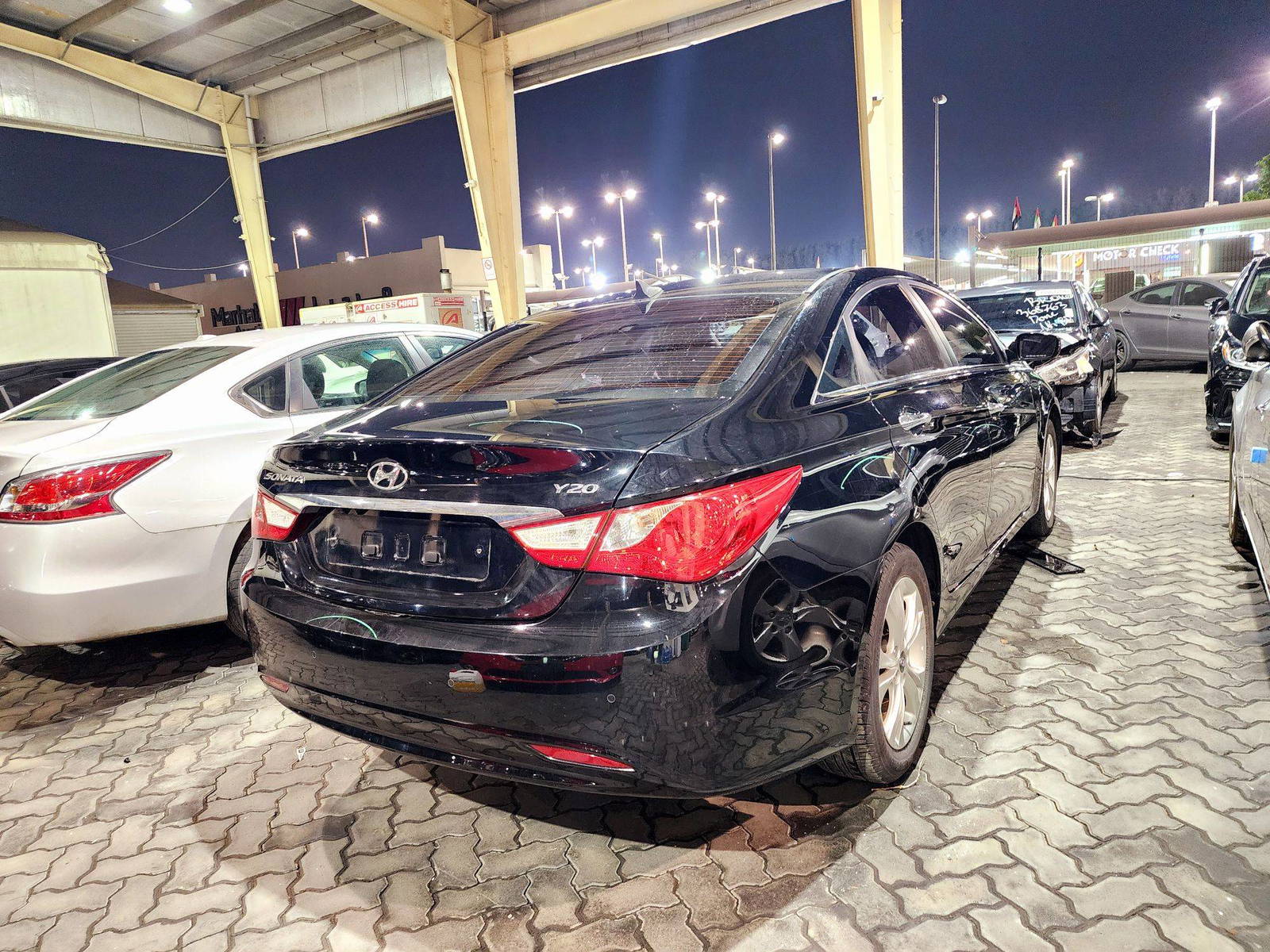 2010 HYUNDAI SONATA — 168692 KM — Lot 001443 — Souq - Marhaba Auctions Used Cars - Image 3