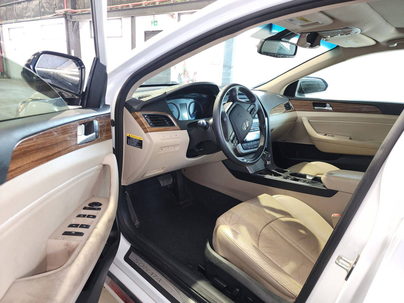 2015 HYUNDAI SONATA — 162691 Miles — Lot H085531 — Al Quoz - Marhaba Auctions Used Cars - Image 9