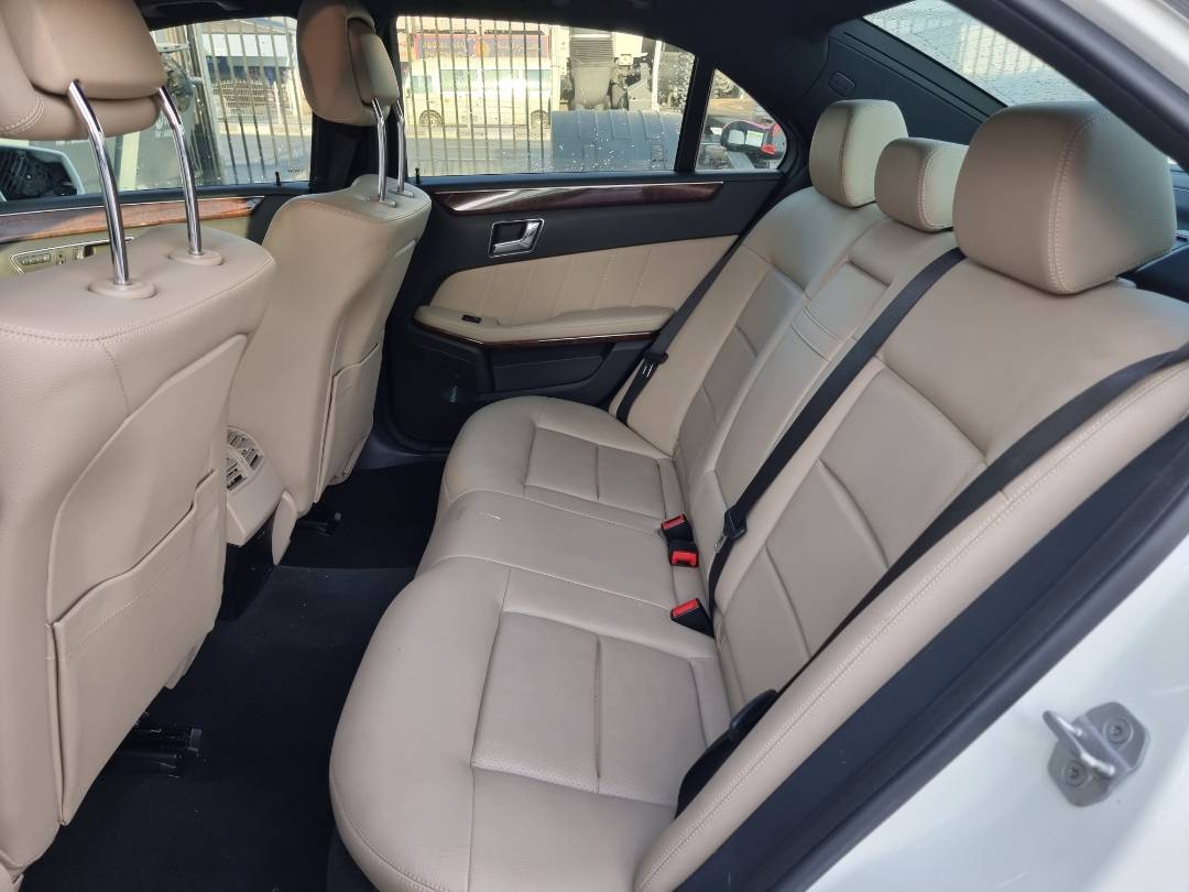 2011 MERCEDES BENZ E 350 — 176035 Miles — Lot 125487 — Souq - Marhaba Auctions Used Cars - Image 6