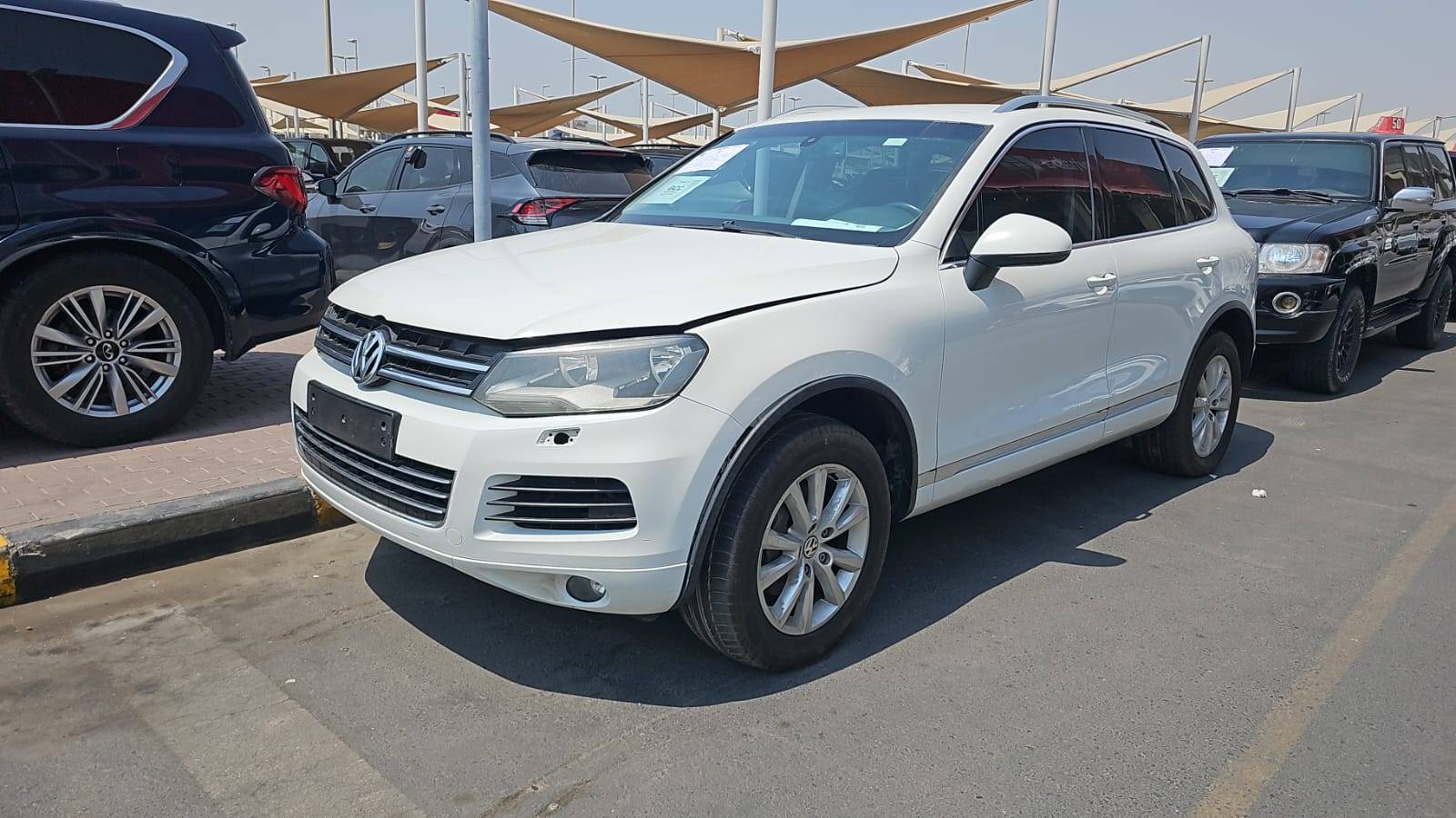 2013 VOLKSWAGEN TOUAREG V6 — sold — 186429 KM — Lot 1DD009998 — Souq - Marhaba Auctions Used Cars - Image 3