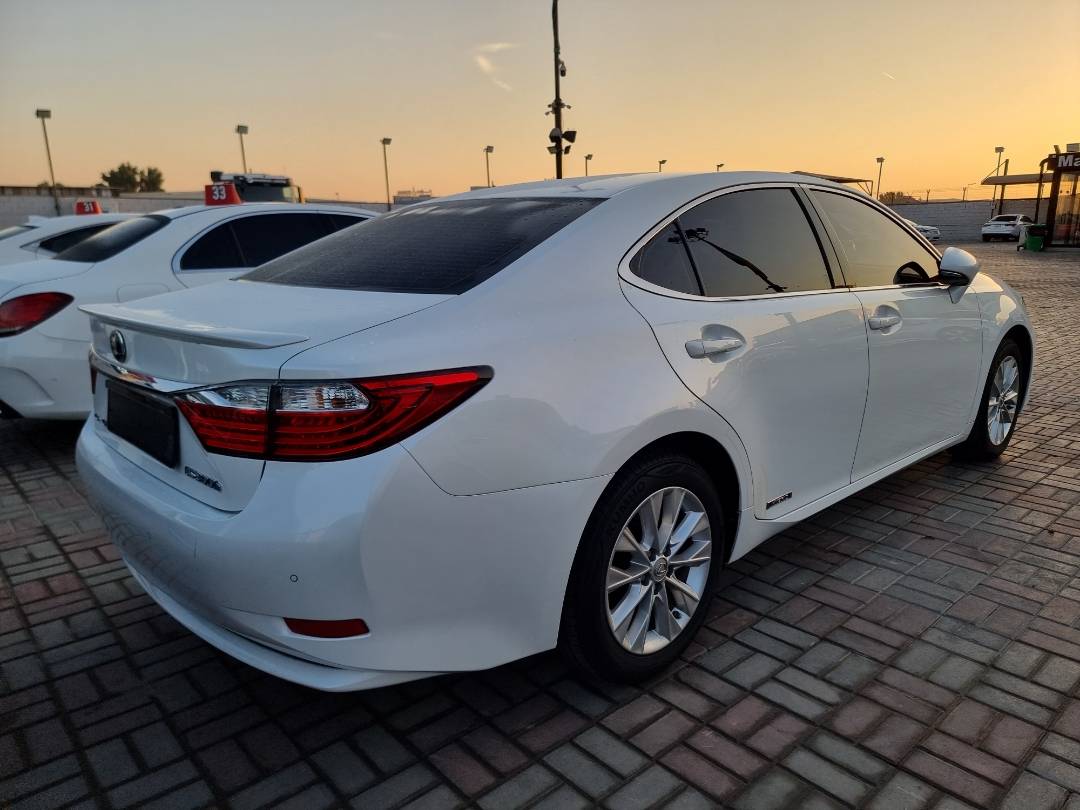 2013 LEXUS ES 300H — 63117 KM — Lot 2012624 — Main - Marhaba Auctions Used Cars - Image 4