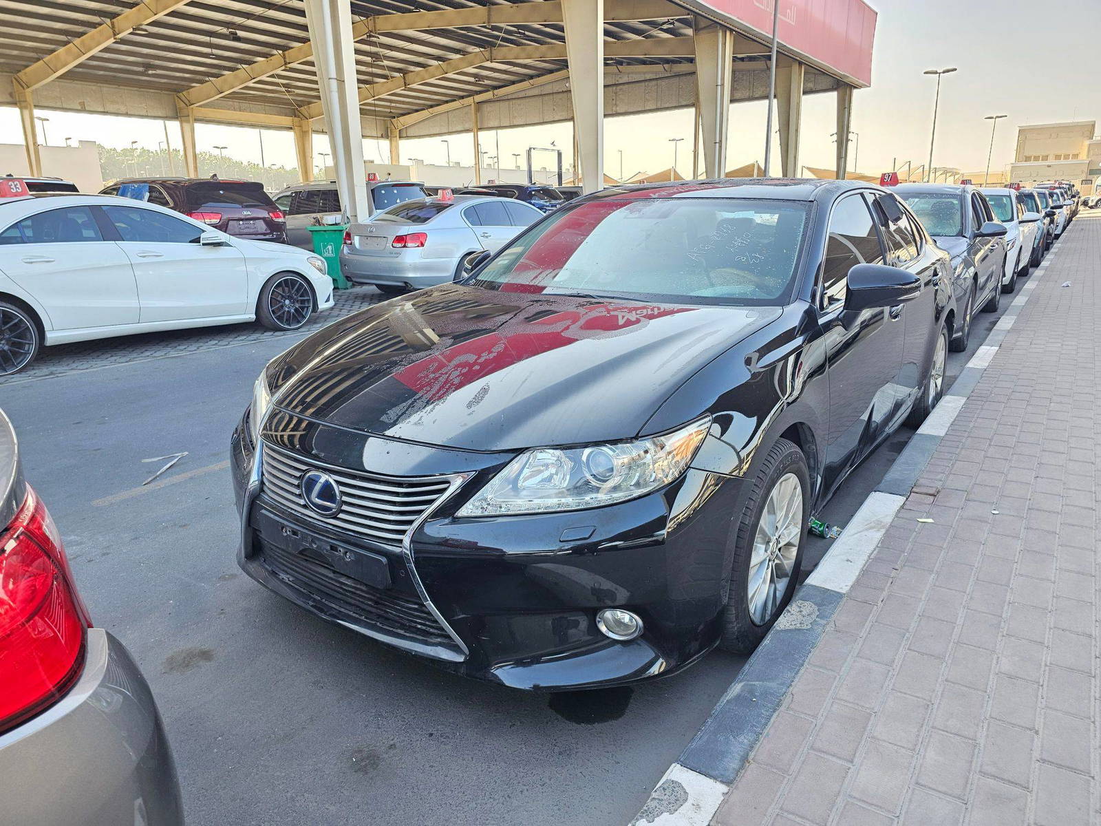 2013 LEXUS ES 300H — 176023 KM — Lot G302010279 — Souq - Marhaba Auctions Used Cars - Image 3