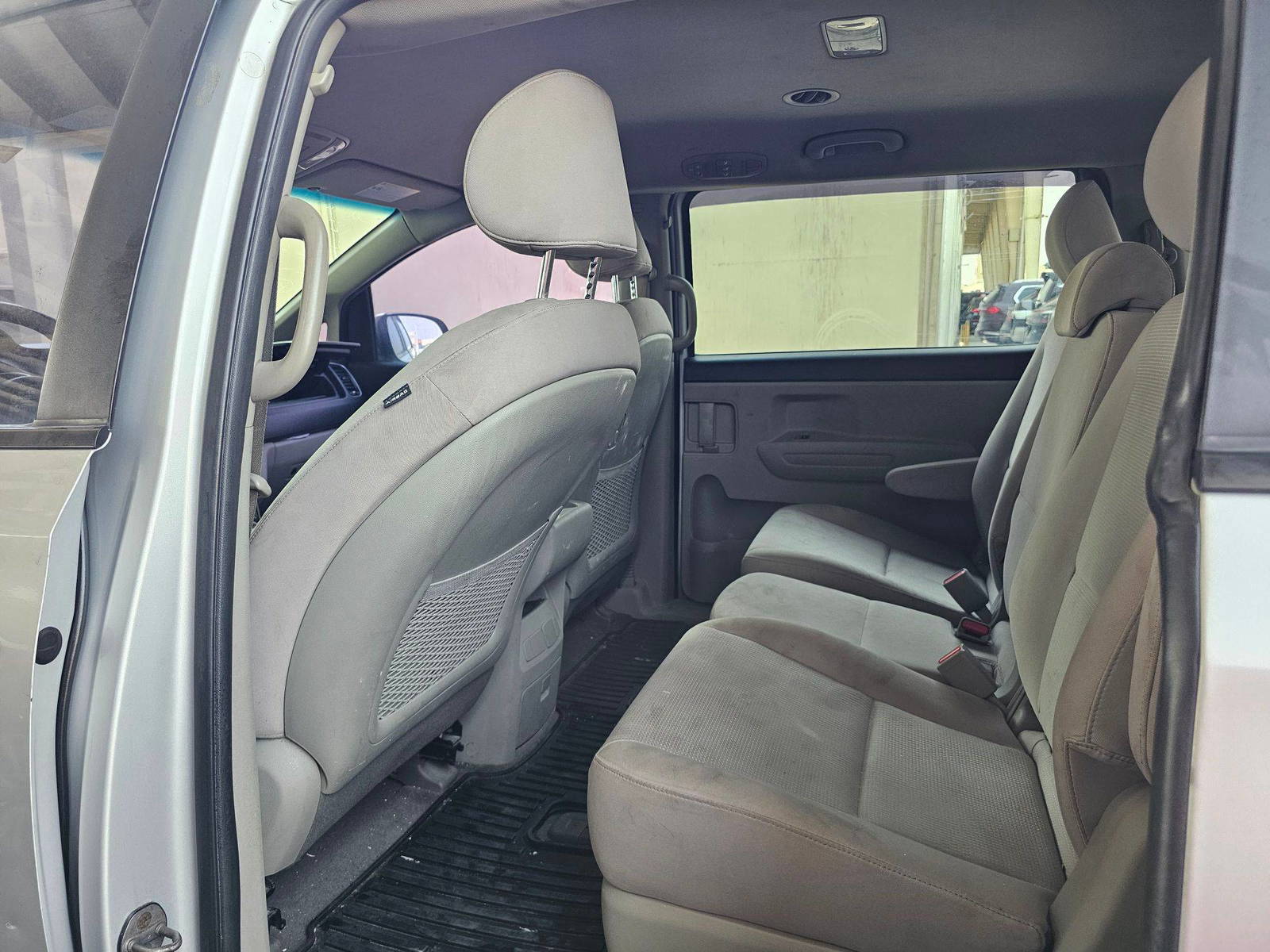 2019 KIA SEDONA — 224827 KM — Lot 12310867 — Souq - Marhaba Auctions Used Cars - Image 6