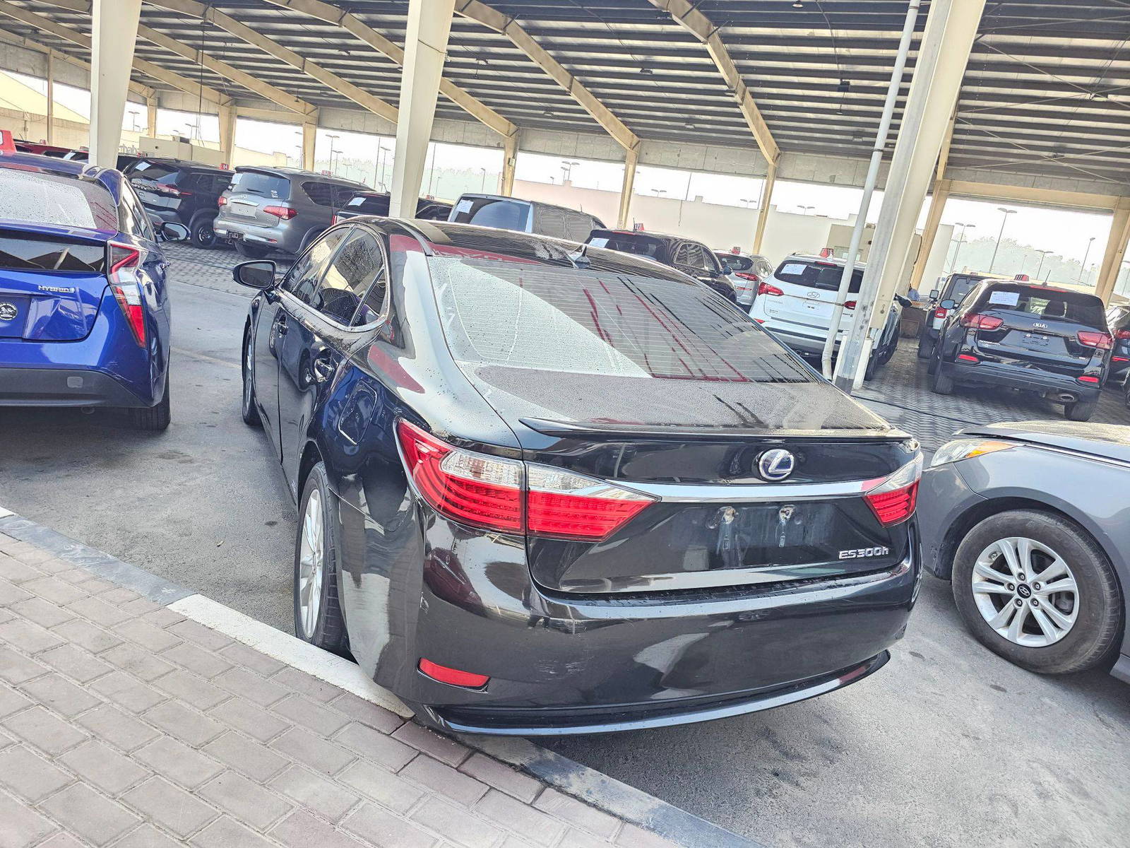 2014 LEXUS ES 300H — 199457 KM — Lot 1GGXE2043724 — Souq - Marhaba Auctions Used Cars - Image 4