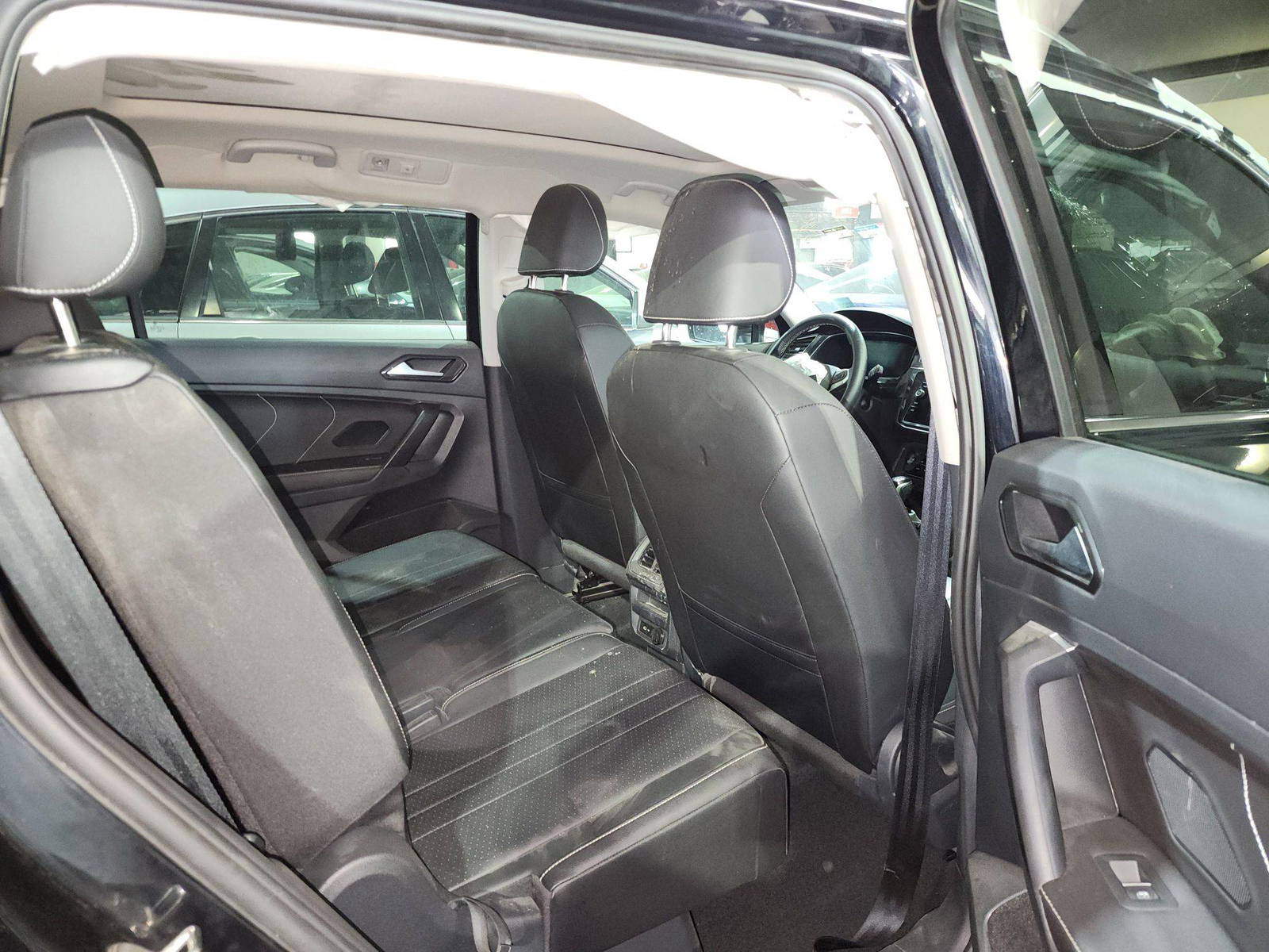 2023 VOLKSWAGEN TIGUAN — 21789 Miles — Lot M090323 — Al Surrah - Marhaba Auctions Used Cars - Image 7