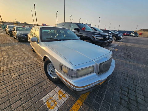 1995 LINCOLN TOWN at Marhaba Auctions