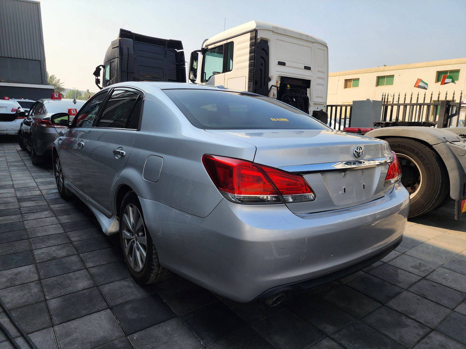 2011 TOYOTA AVALON — 219625 Miles — Lot 14280 — Al Quoz - Marhaba Auctions Used Cars - Image 6