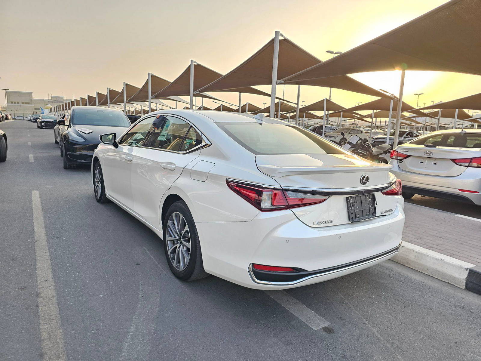 LEXUS ES 300H 2023 - Marhaba Auction Used Cars - Image 5