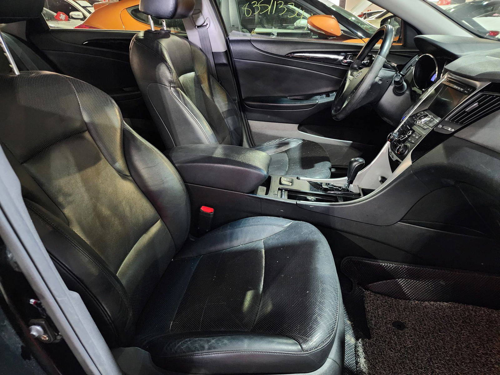 2010 HYUNDAI SONATA — 182946 KM — Lot 017374 — Al Quoz - Marhaba Auctions Used Cars - Image 9