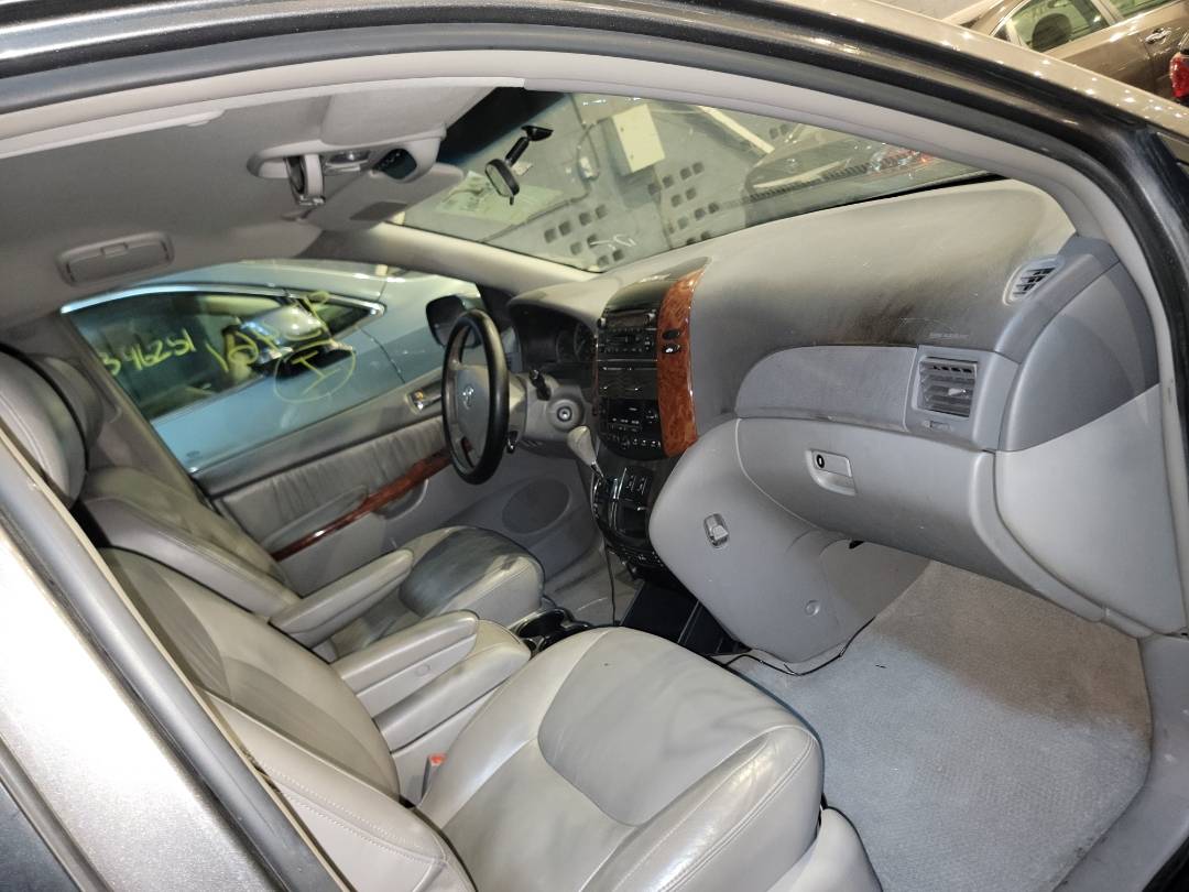 2004 TOYOTA SIENNA — 245682 Miles — Lot 38093461 - Marhaba Auctions Used Cars - Image 6