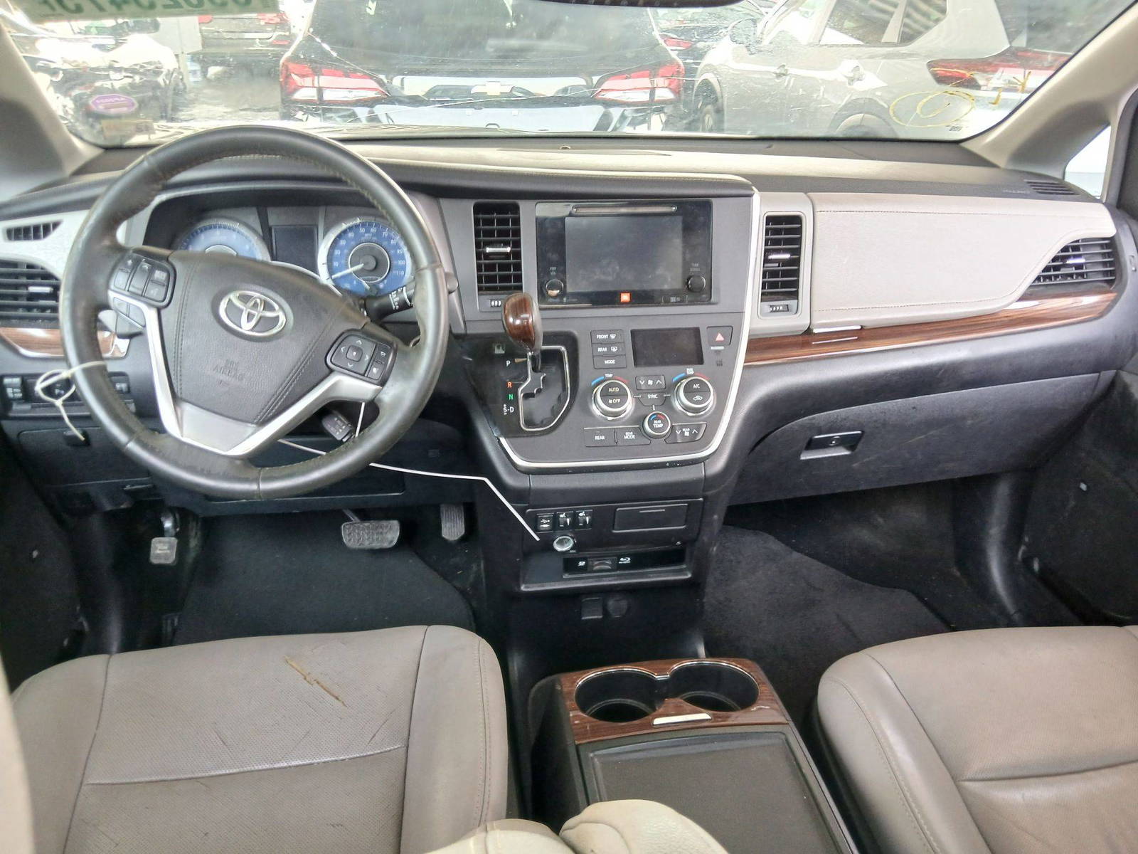 2015 TOYOTA SIENNA — 120066 Miles — Lot 099691 — Souq - Marhaba Auctions Used Cars - Image 7