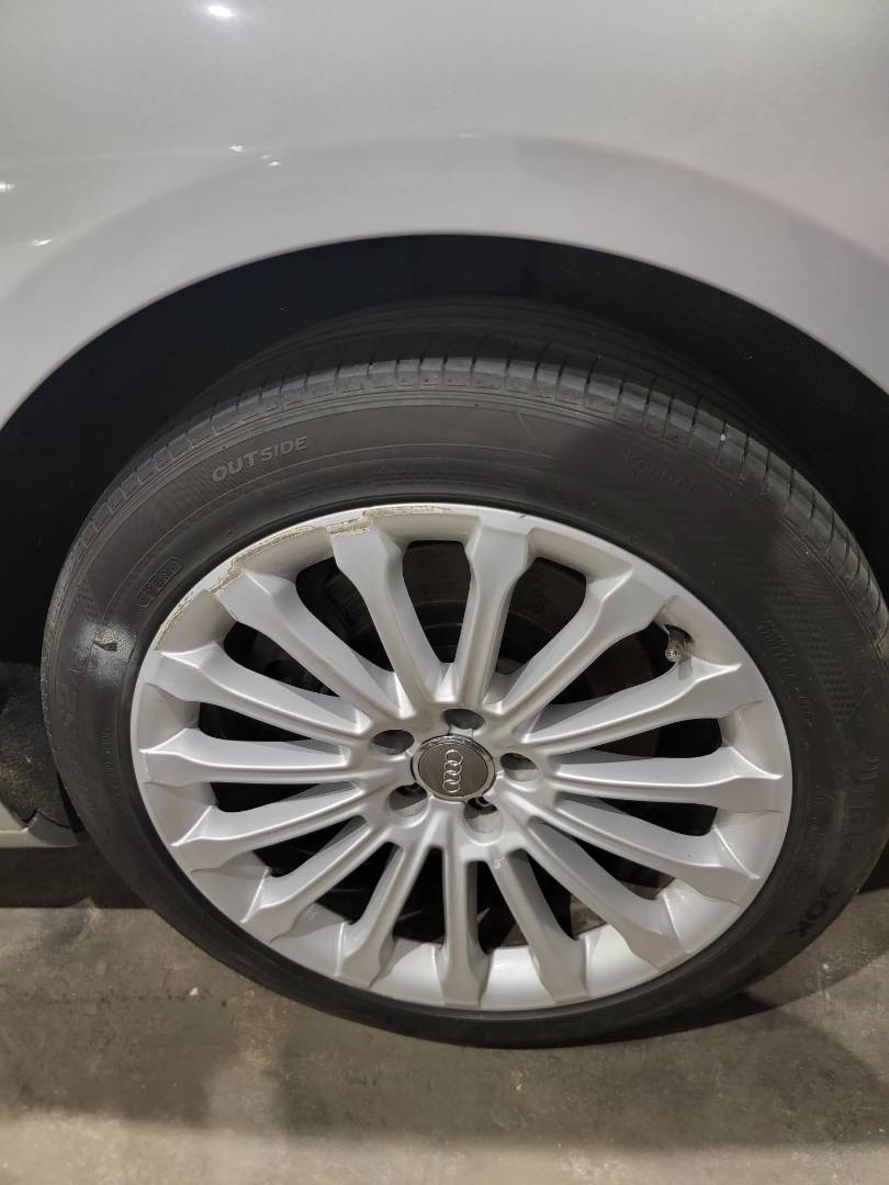2012 AUDI A8 — 367831 KM — Lot CN026009 — Main - Marhaba Auctions Used Cars - Image 9